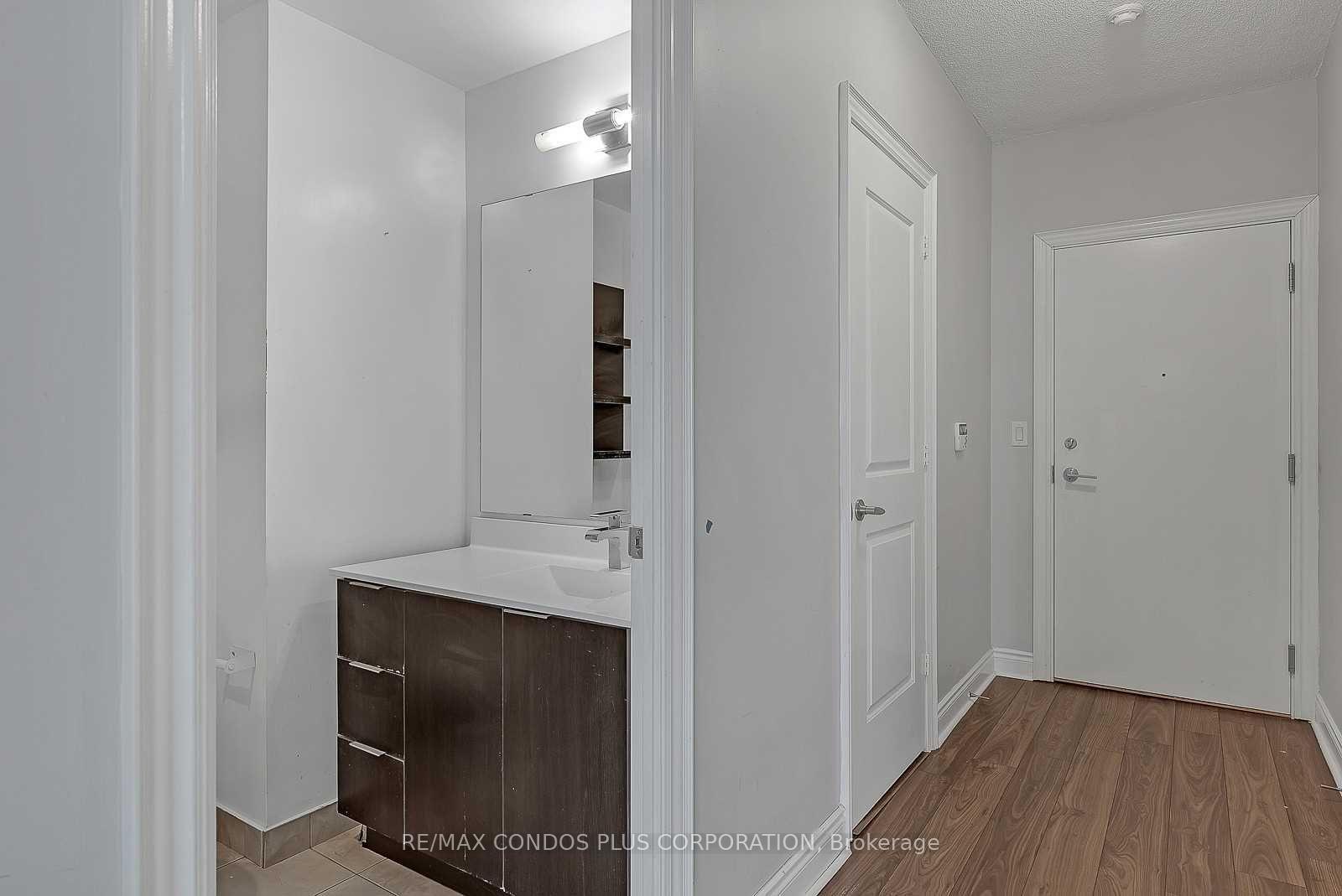 Photo 3 of Unit 1906, 16 Brookers Lane, Etobicoke, Mimico — HOMEH