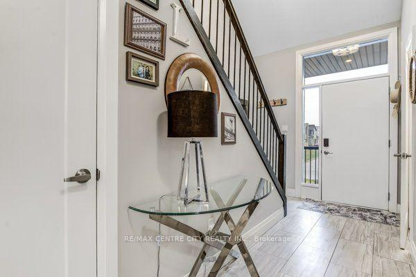 Photo 3 of 1625 Valhalla Street, London, North E — HOMEH