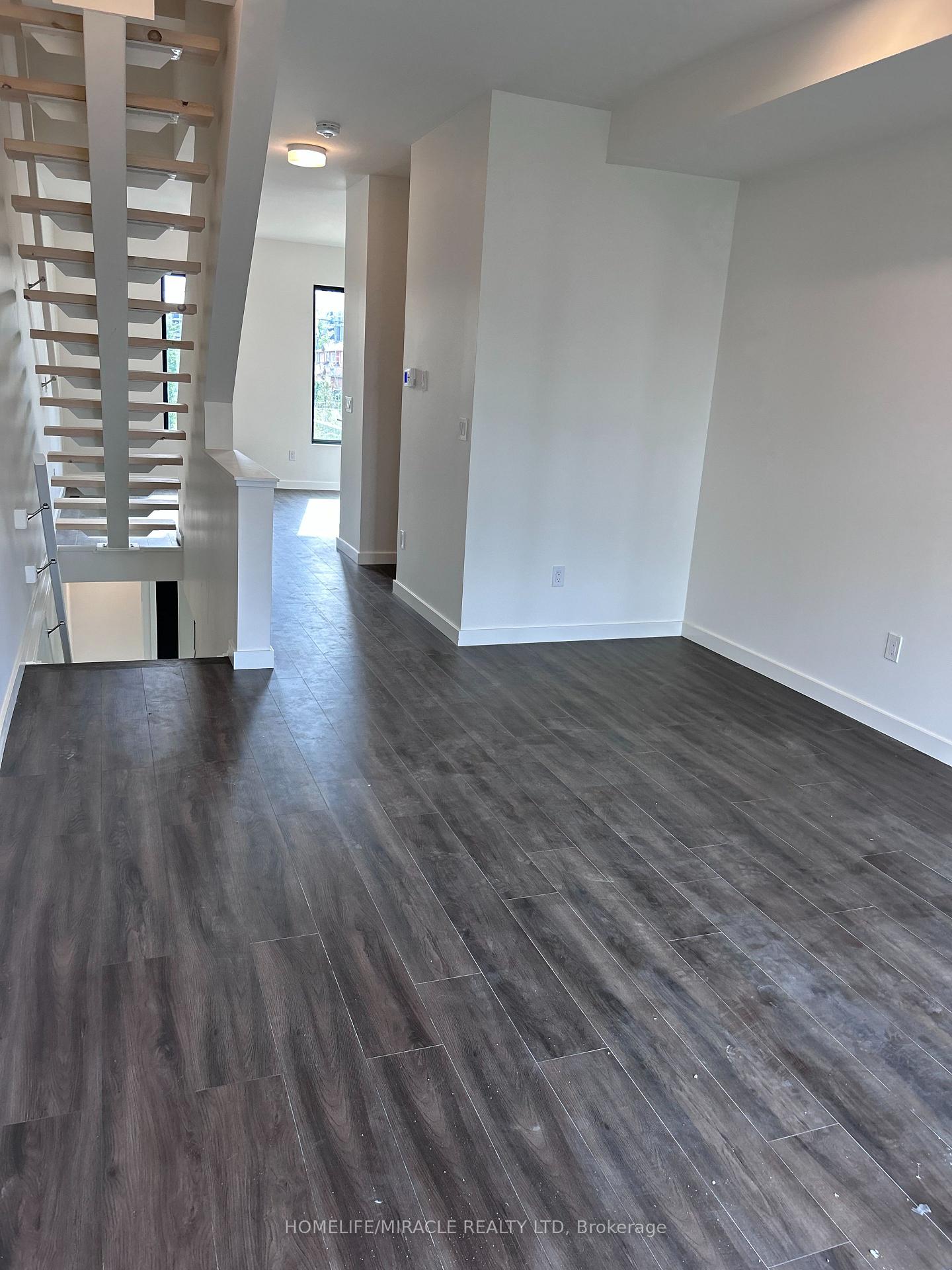 Photo 5 of 15 Rainwater Lane, Barrie, Holly — HOMEH