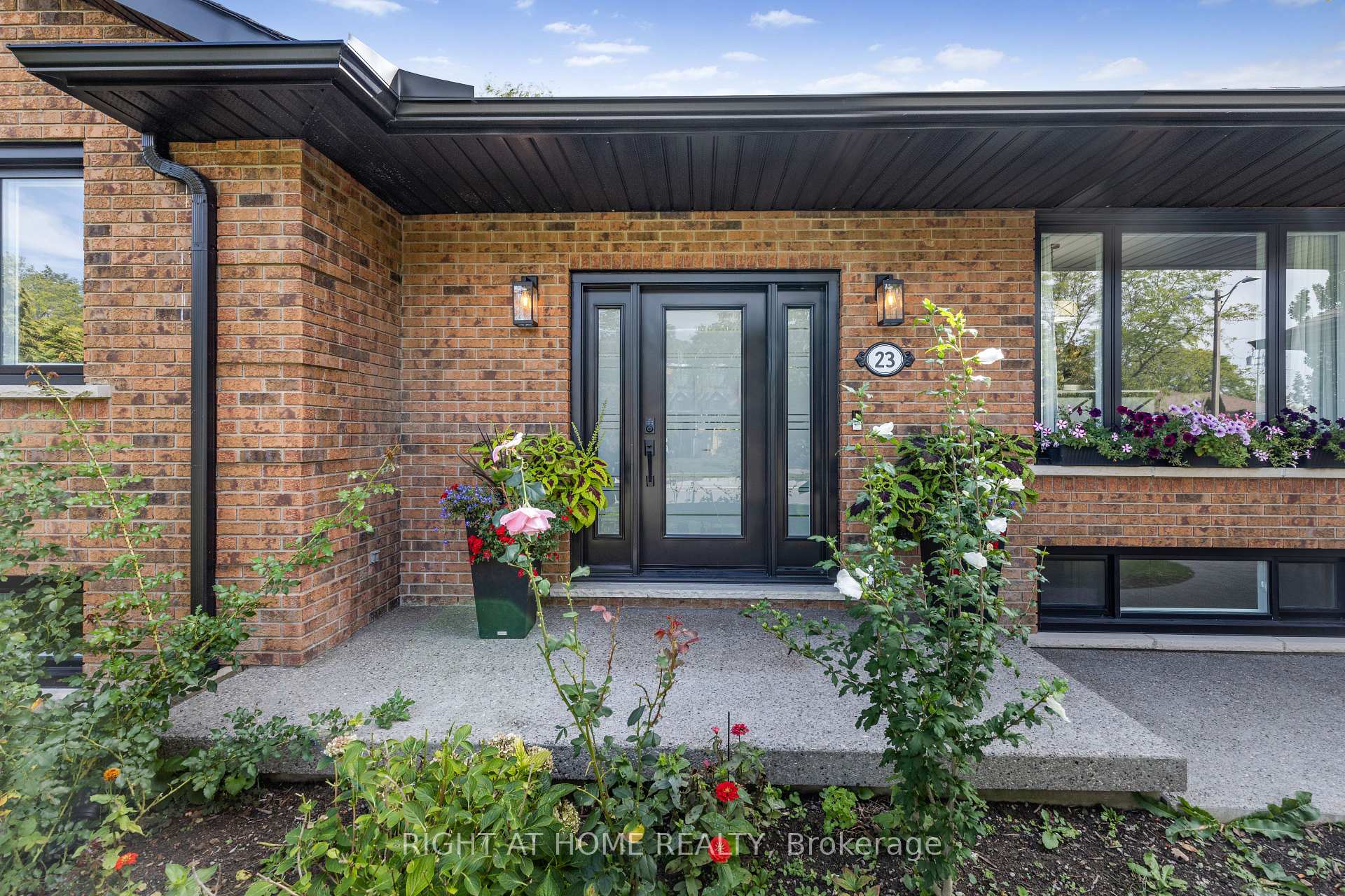 Photo 2 of 23 Riverview Boulevard, St. Catharines, Glendale/Glenridge — HOMEH