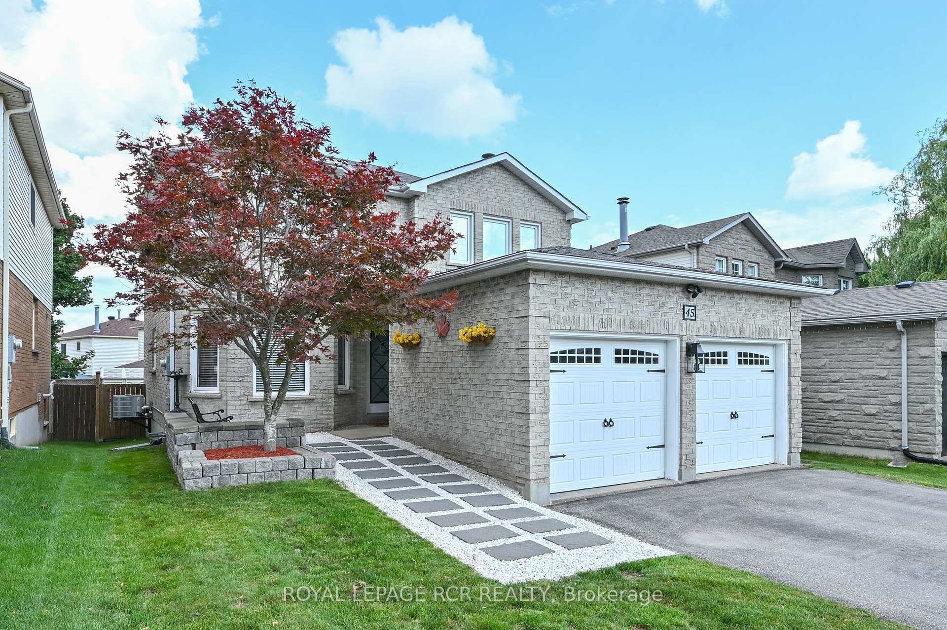 Photo 3 of 45 Fieldgate Drive, Orangeville — HOMEH