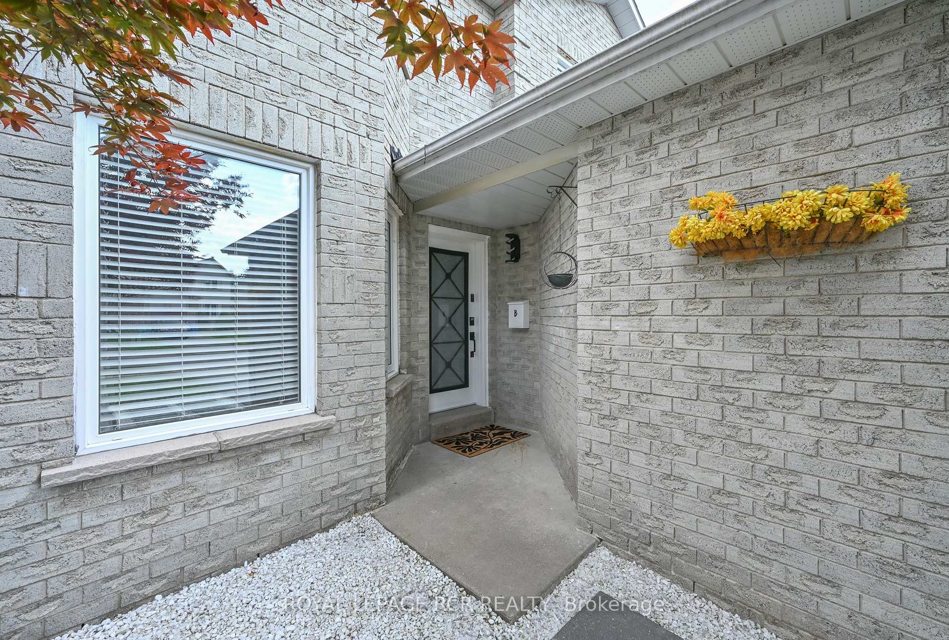 Photo 4 of 45 Fieldgate Drive, Orangeville — HOMEH