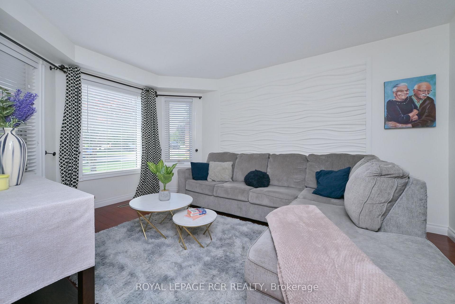 Photo 11 of 45 Fieldgate Drive, Orangeville — HOMEH