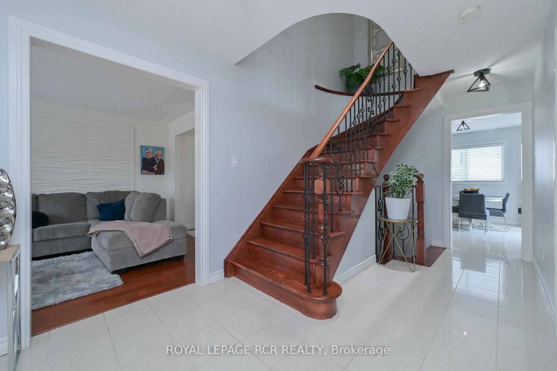 Photo 21 of 45 Fieldgate Drive, Orangeville — HOMEH