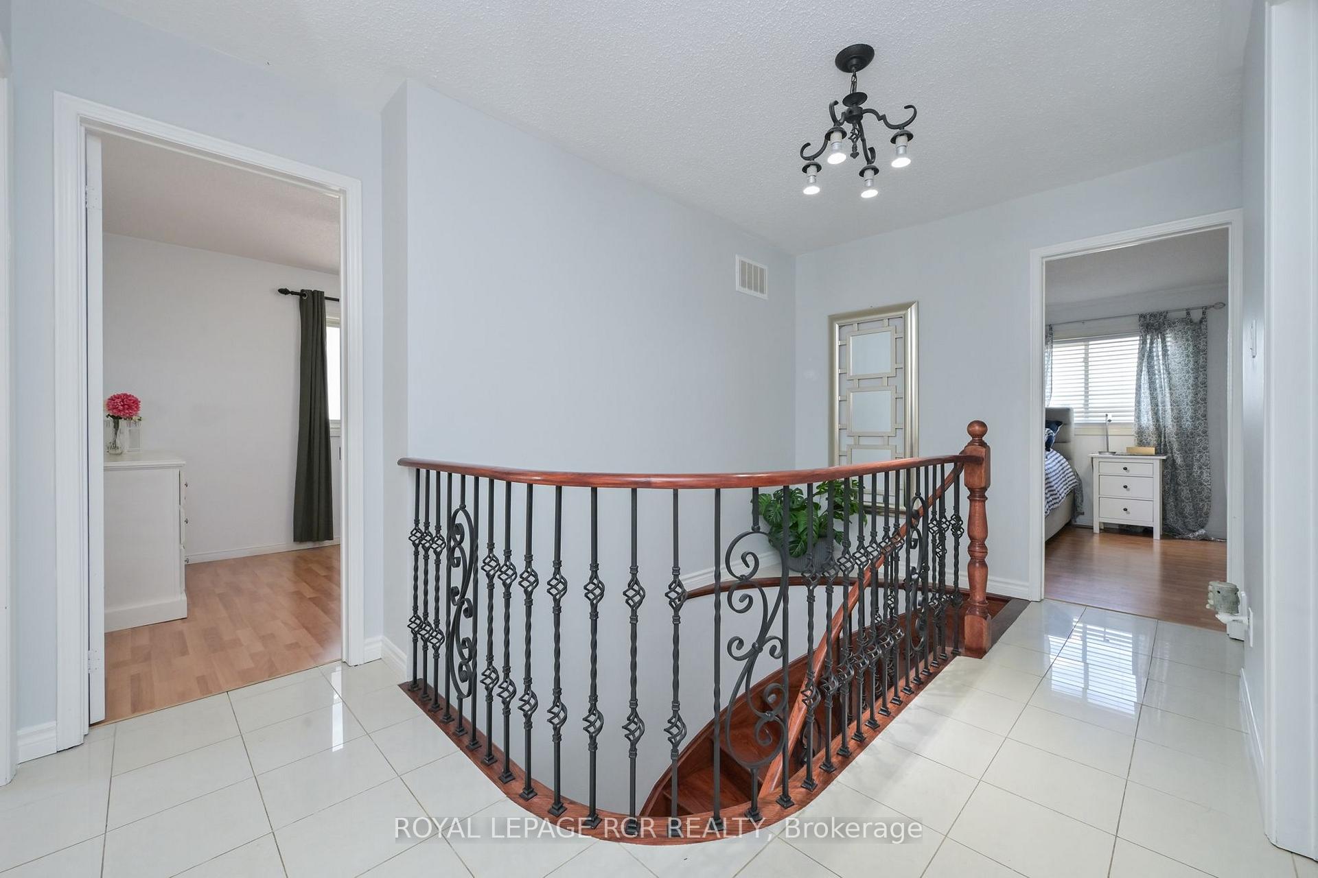 Photo 22 of 45 Fieldgate Drive, Orangeville — HOMEH
