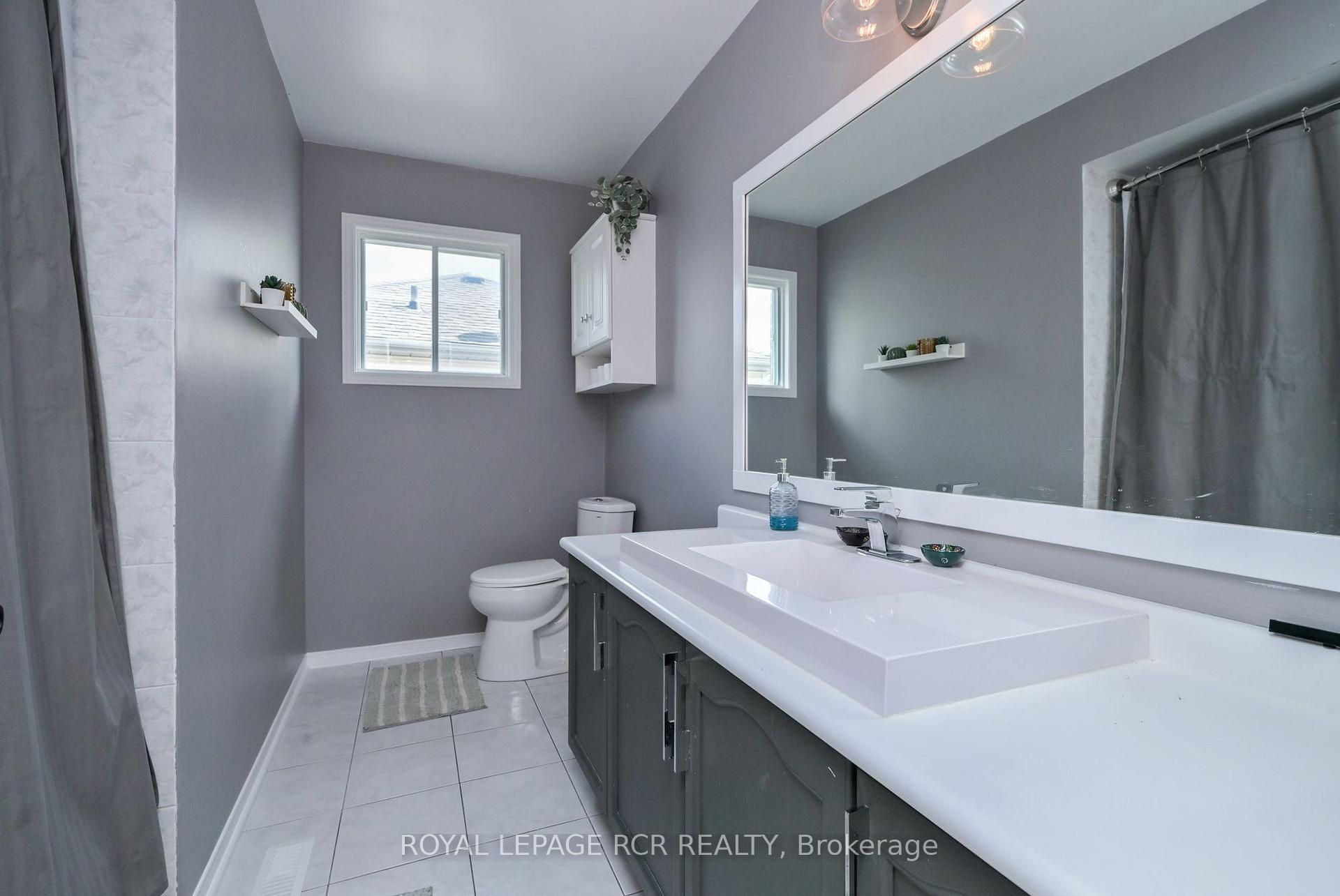 Photo 31 of 45 Fieldgate Drive, Orangeville — HOMEH