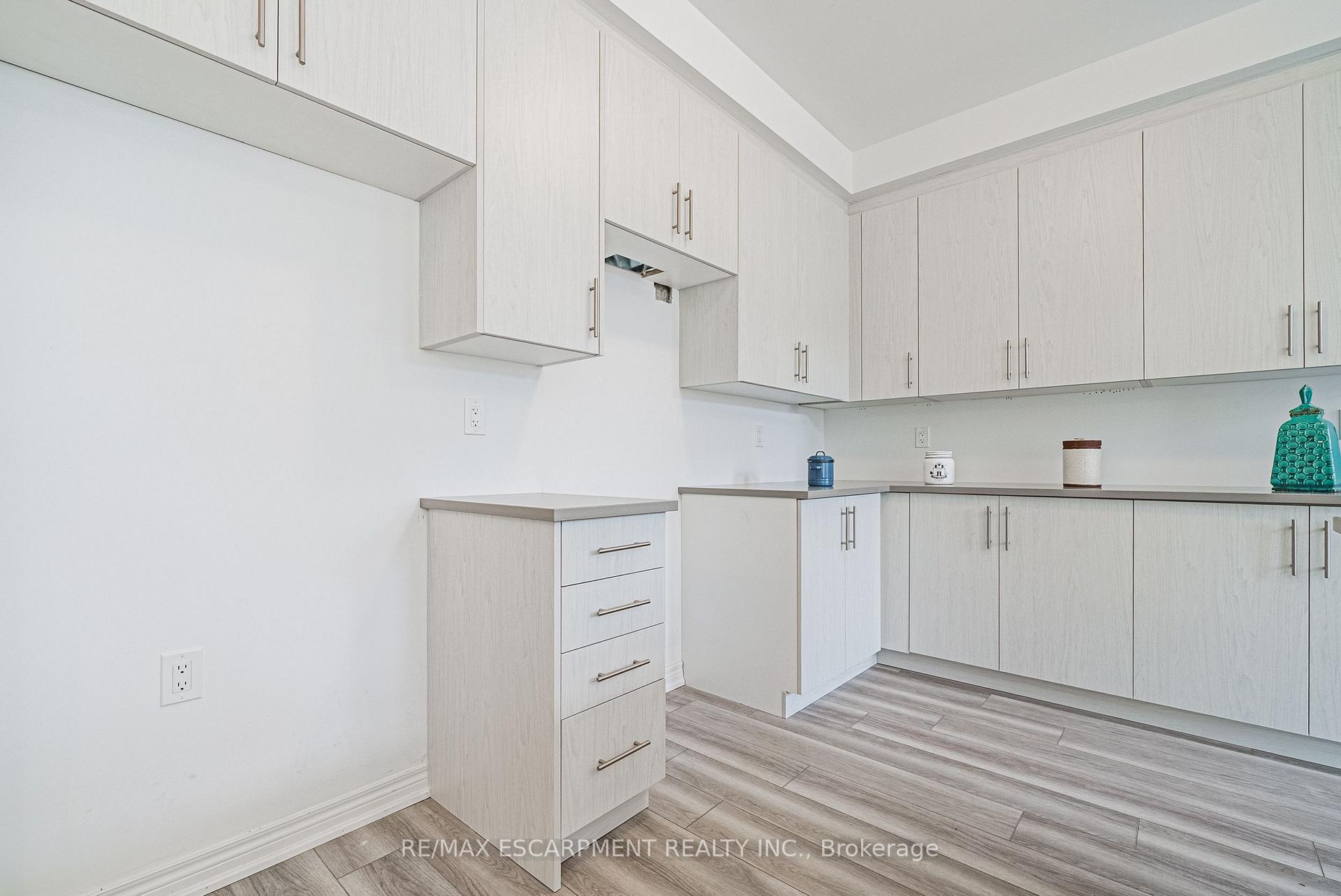 Photo 38 of 11 Davinci Boulevard, Hamilton, Carpenter — HOMEH