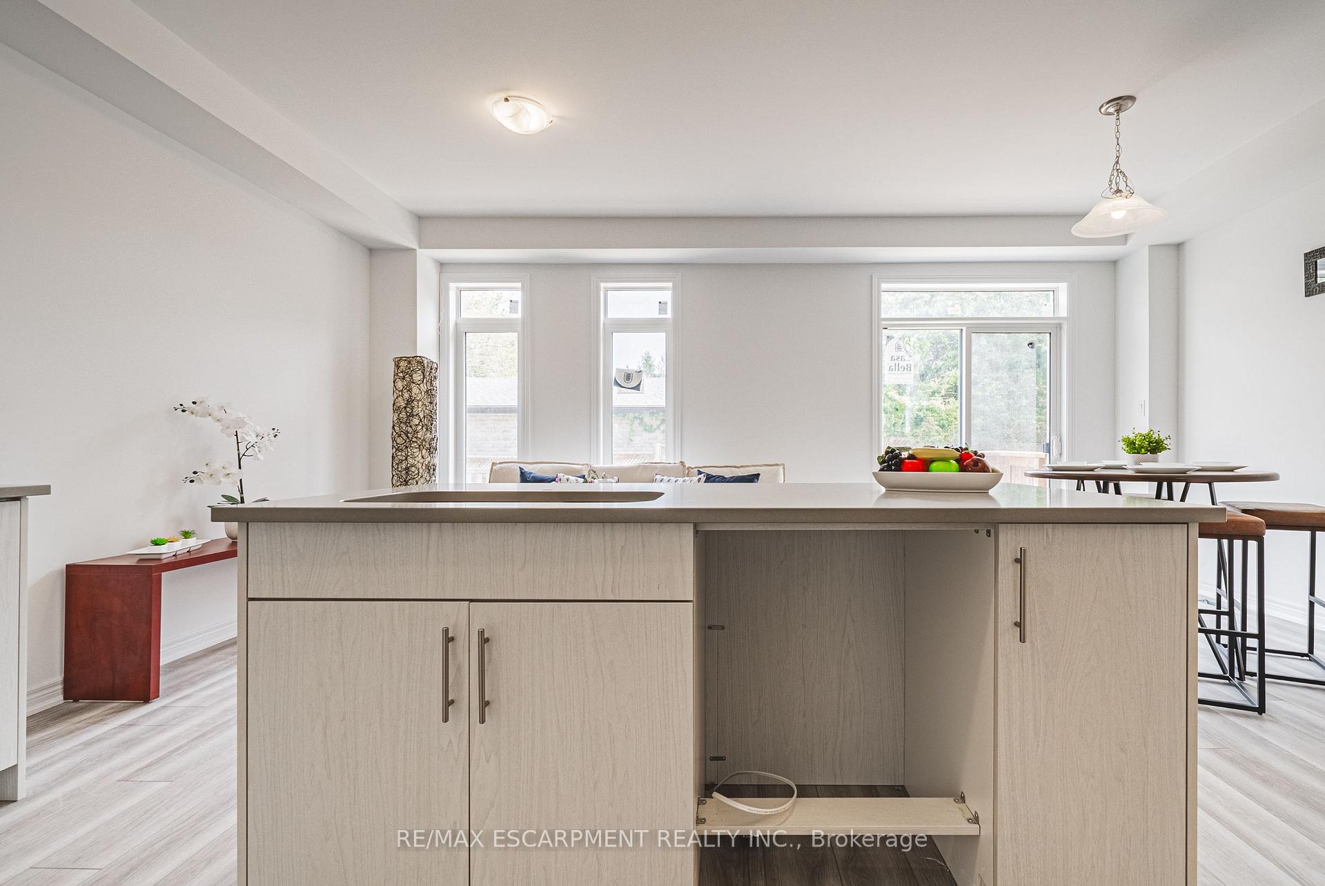 Photo 40 of 11 Davinci Boulevard, Hamilton, Carpenter — HOMEH