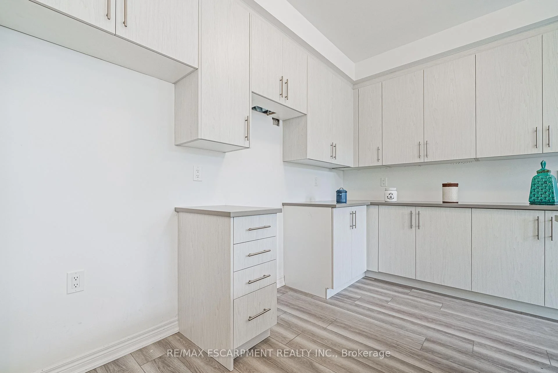 Photo 37 of 11 Davinci Boulevard, Hamilton, Carpenter — HOMEH