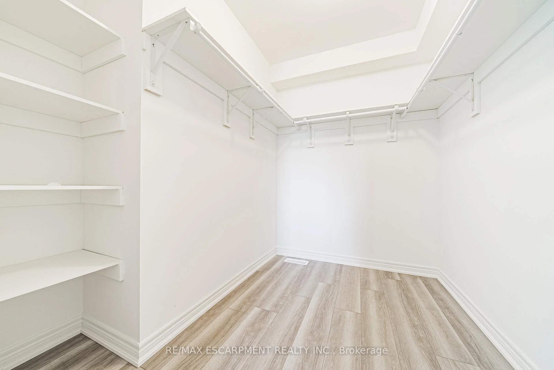 Photo 49 of 11 Davinci Boulevard, Hamilton, Carpenter — HOMEH