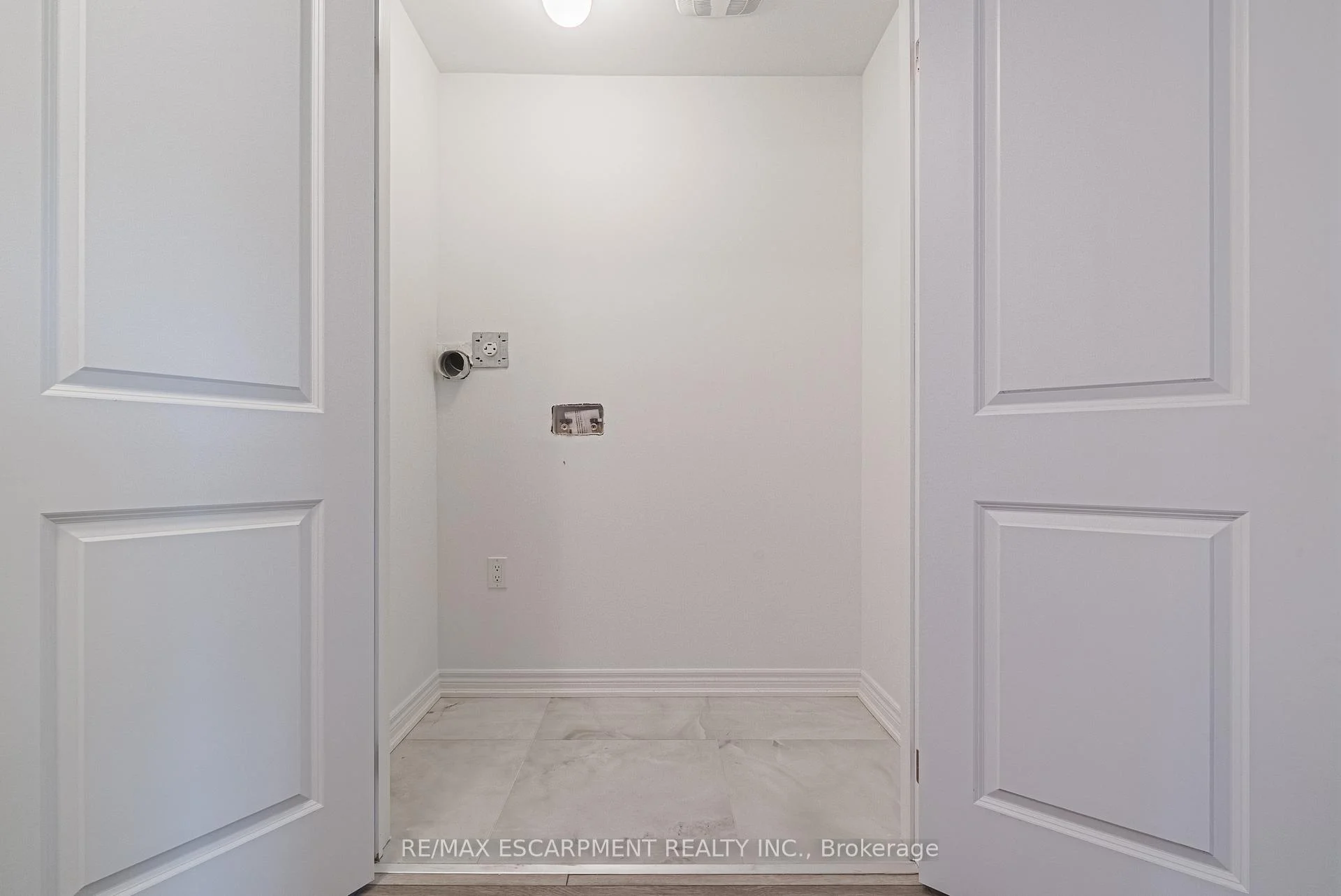 Photo 53 of 11 Davinci Boulevard, Hamilton, Carpenter — HOMEH