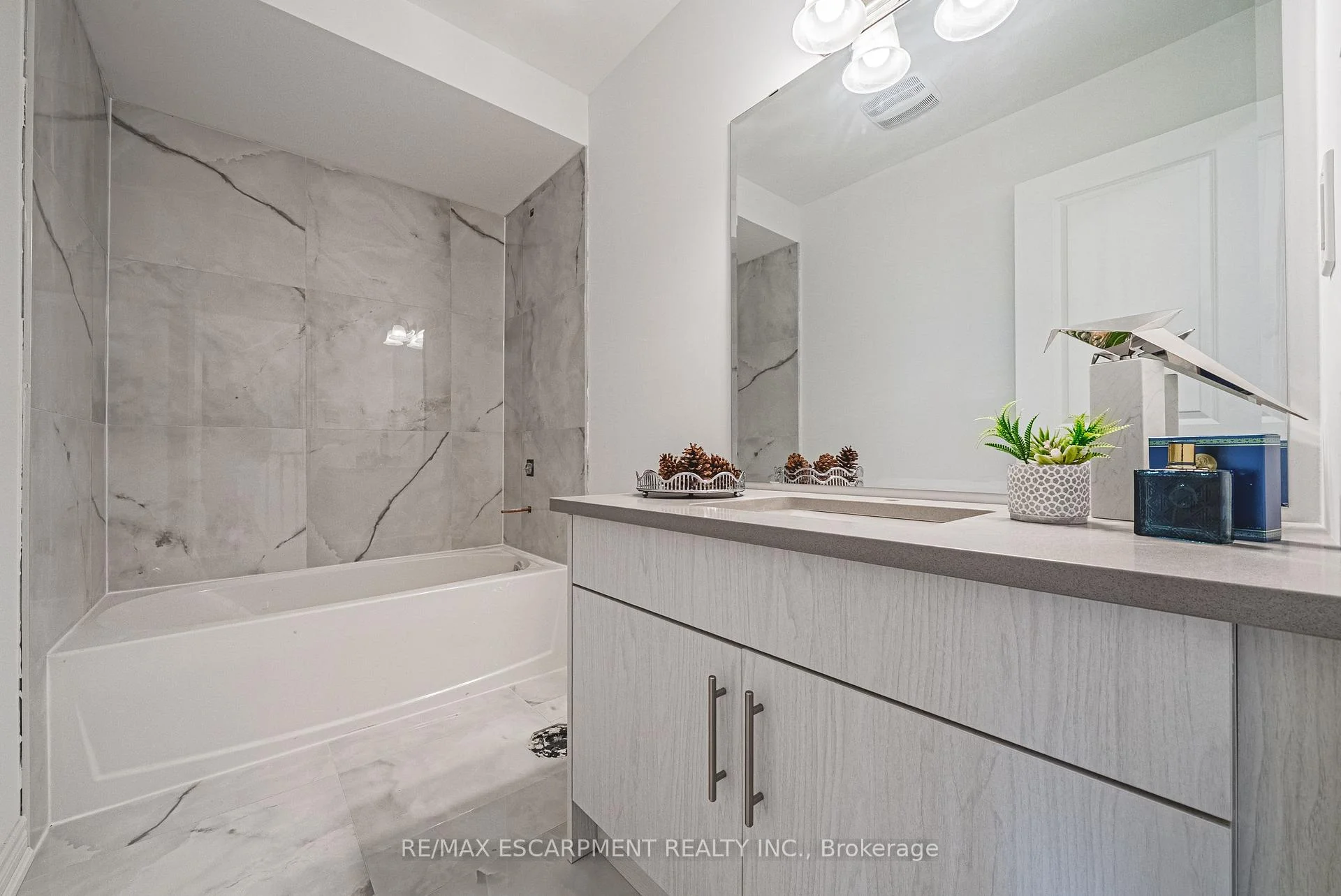 Photo 55 of 11 Davinci Boulevard, Hamilton, Carpenter — HOMEH