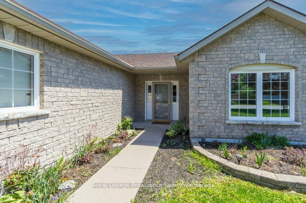Photo 2 of 51 Applewood Drive, Brighton — HOMEH