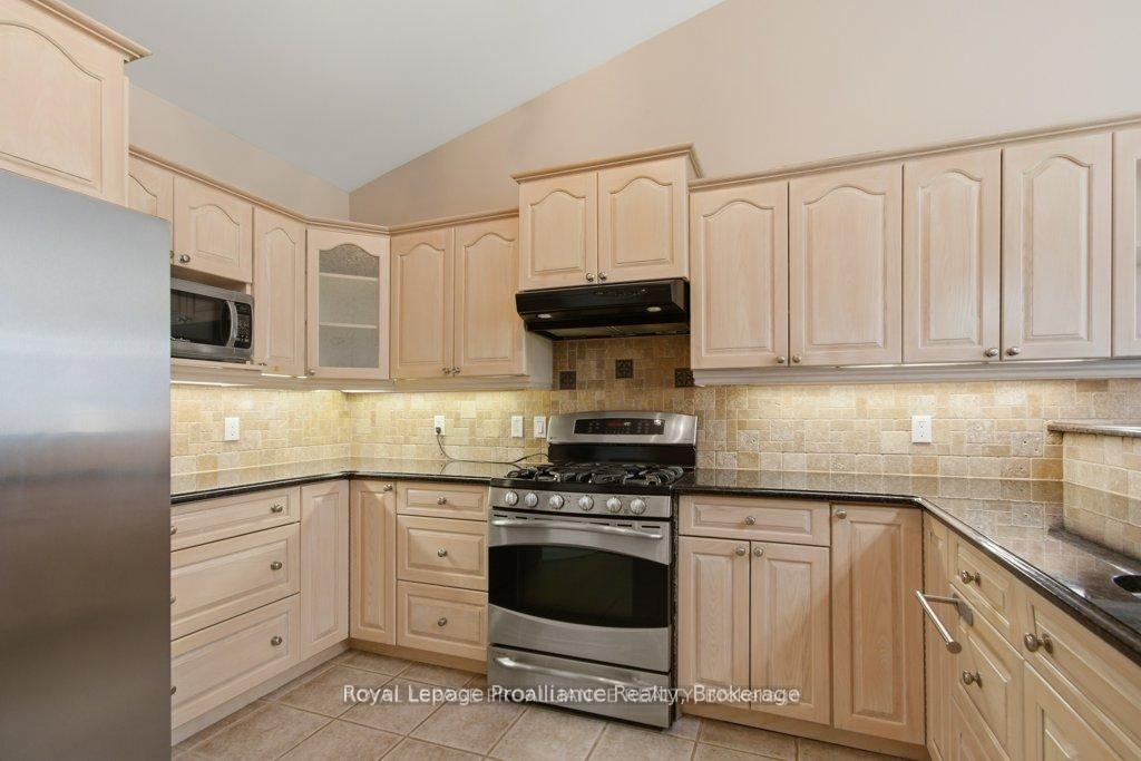 Photo 18 of 51 Applewood Drive, Brighton — HOMEH