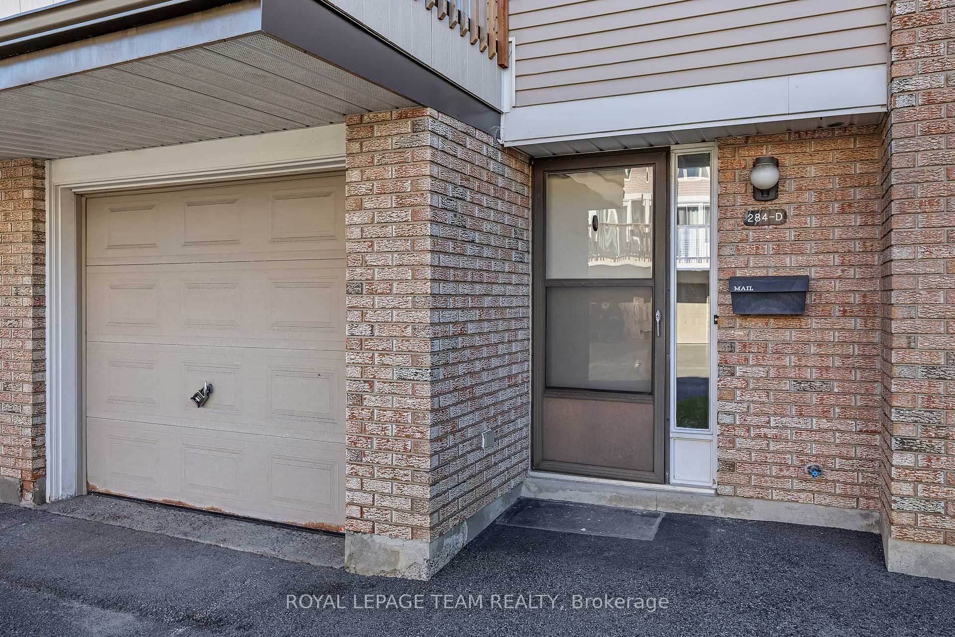 Photo 3 of Unit D, 284 Dalehurst Drive, Ottawa, Tanglewood — HOMEH
