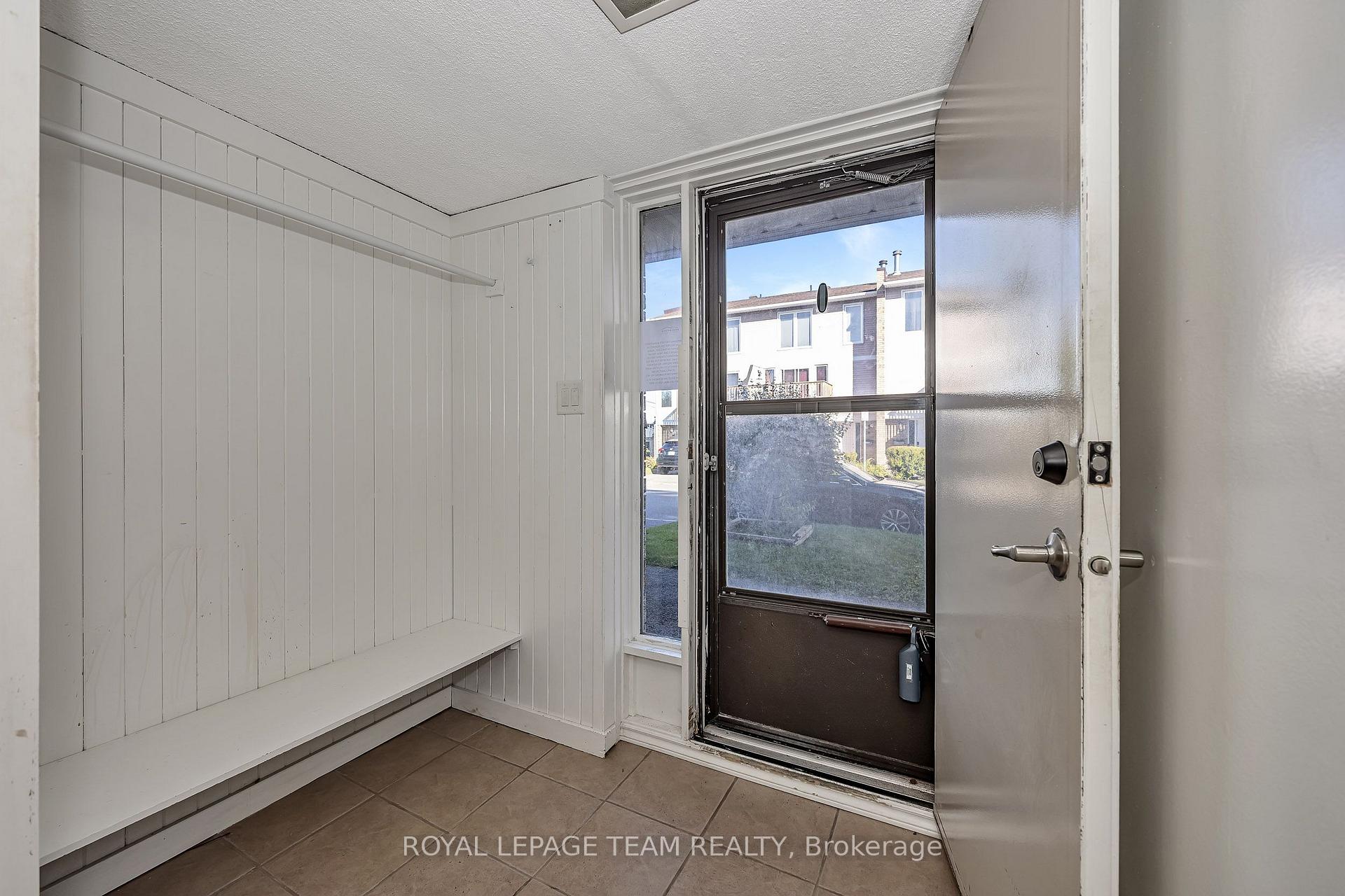 Photo 4 of Unit D, 284 Dalehurst Drive, Ottawa, Tanglewood — HOMEH