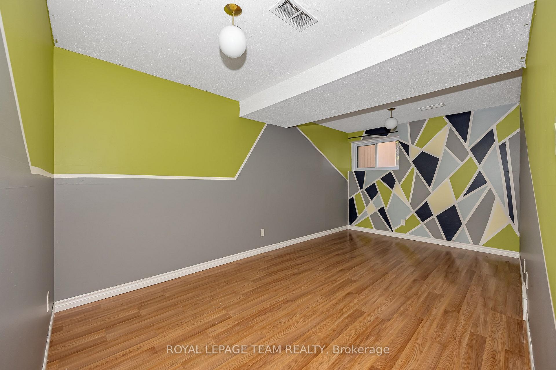 Photo 5 of Unit D, 284 Dalehurst Drive, Ottawa, Tanglewood — HOMEH