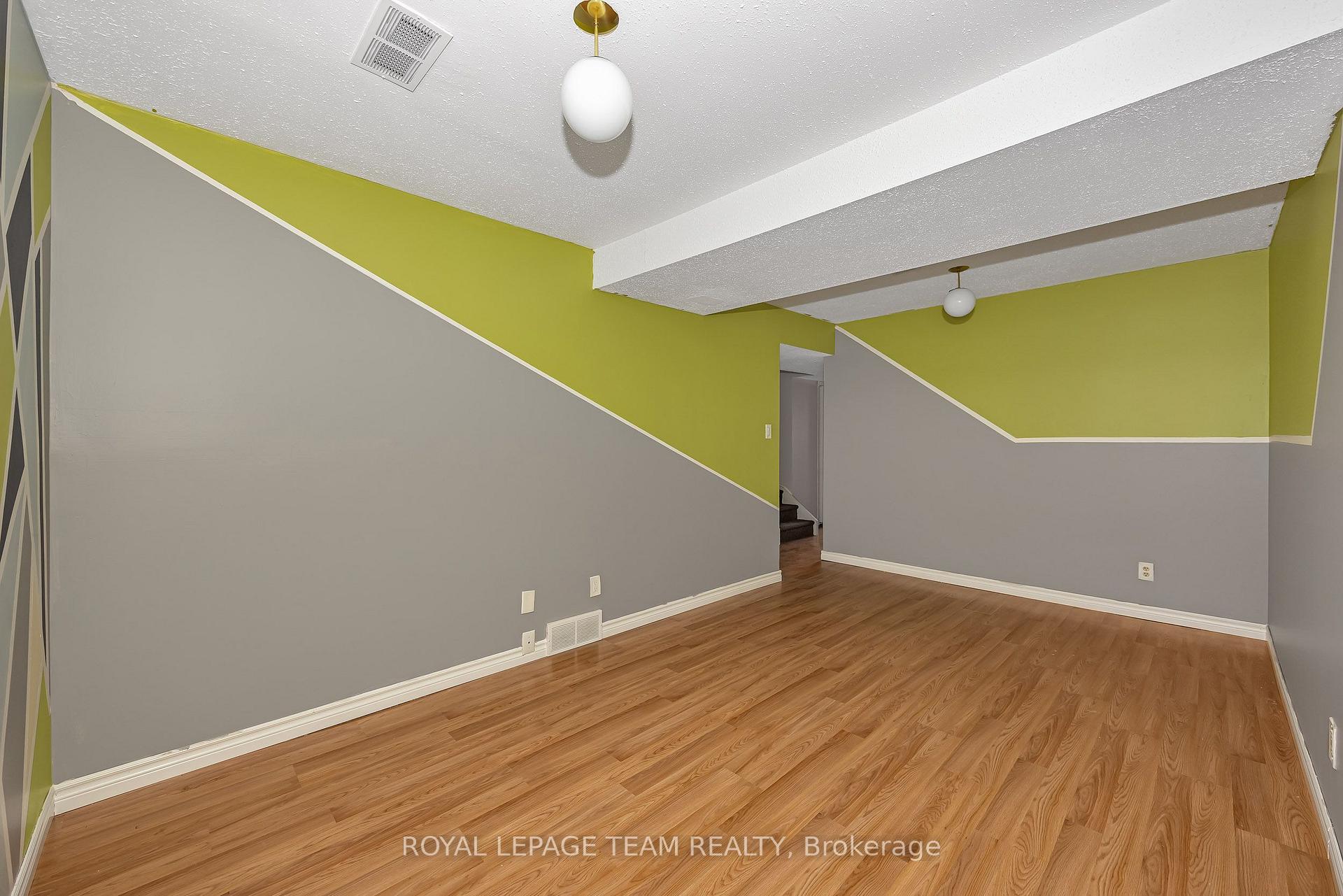 Photo 6 of Unit D, 284 Dalehurst Drive, Ottawa, Tanglewood — HOMEH
