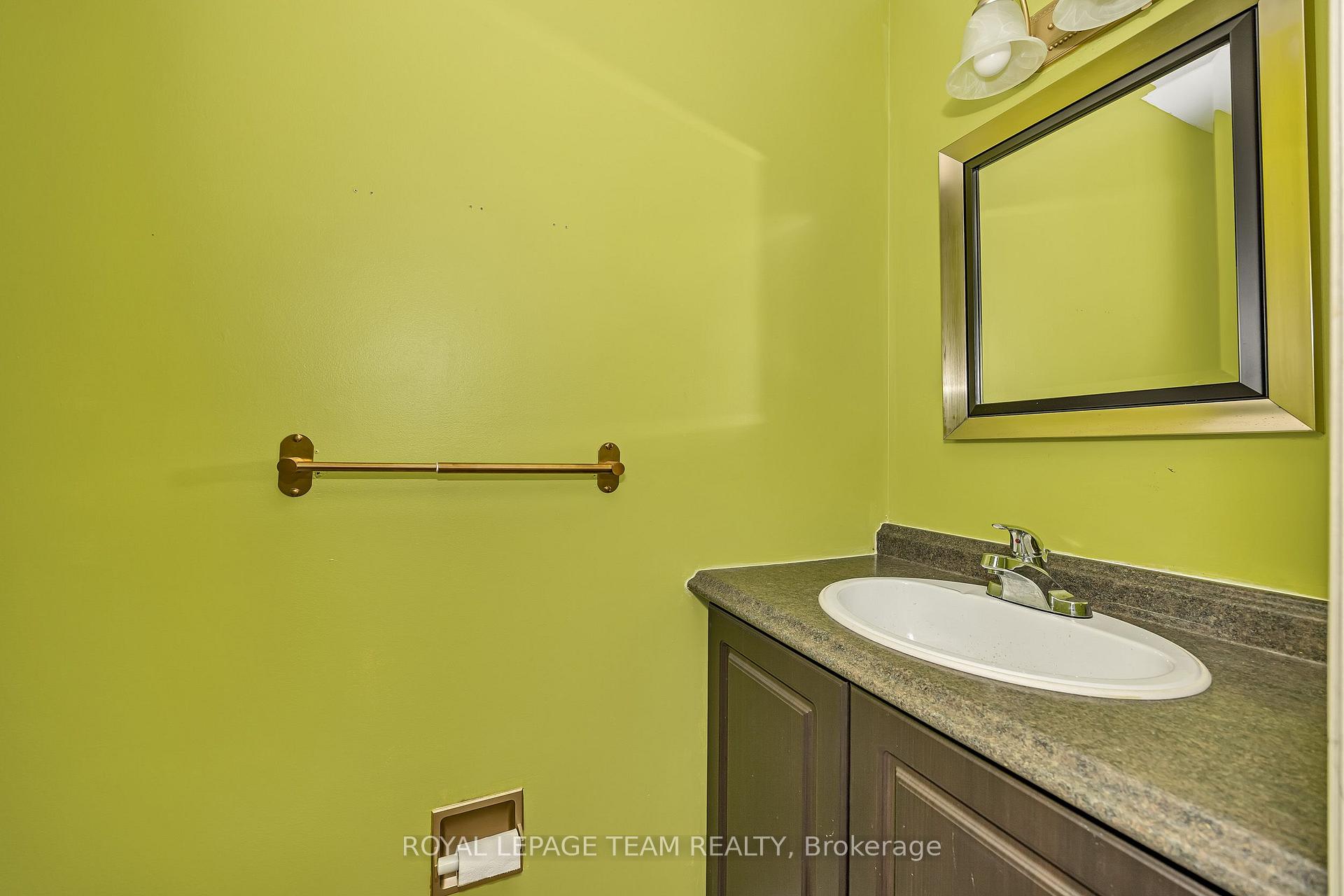 Photo 7 of Unit D, 284 Dalehurst Drive, Ottawa, Tanglewood — HOMEH