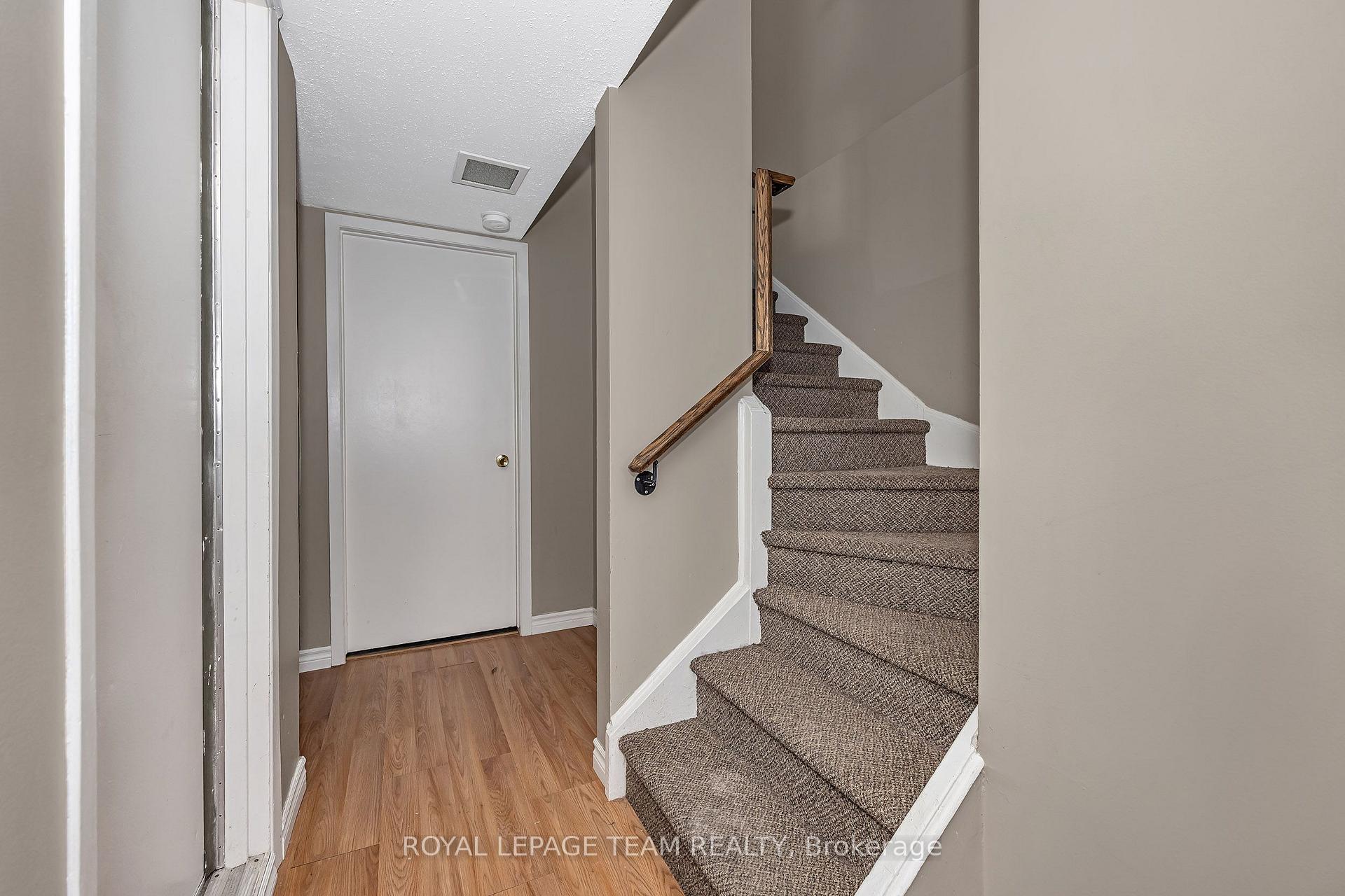 Photo 8 of Unit D, 284 Dalehurst Drive, Ottawa, Tanglewood — HOMEH