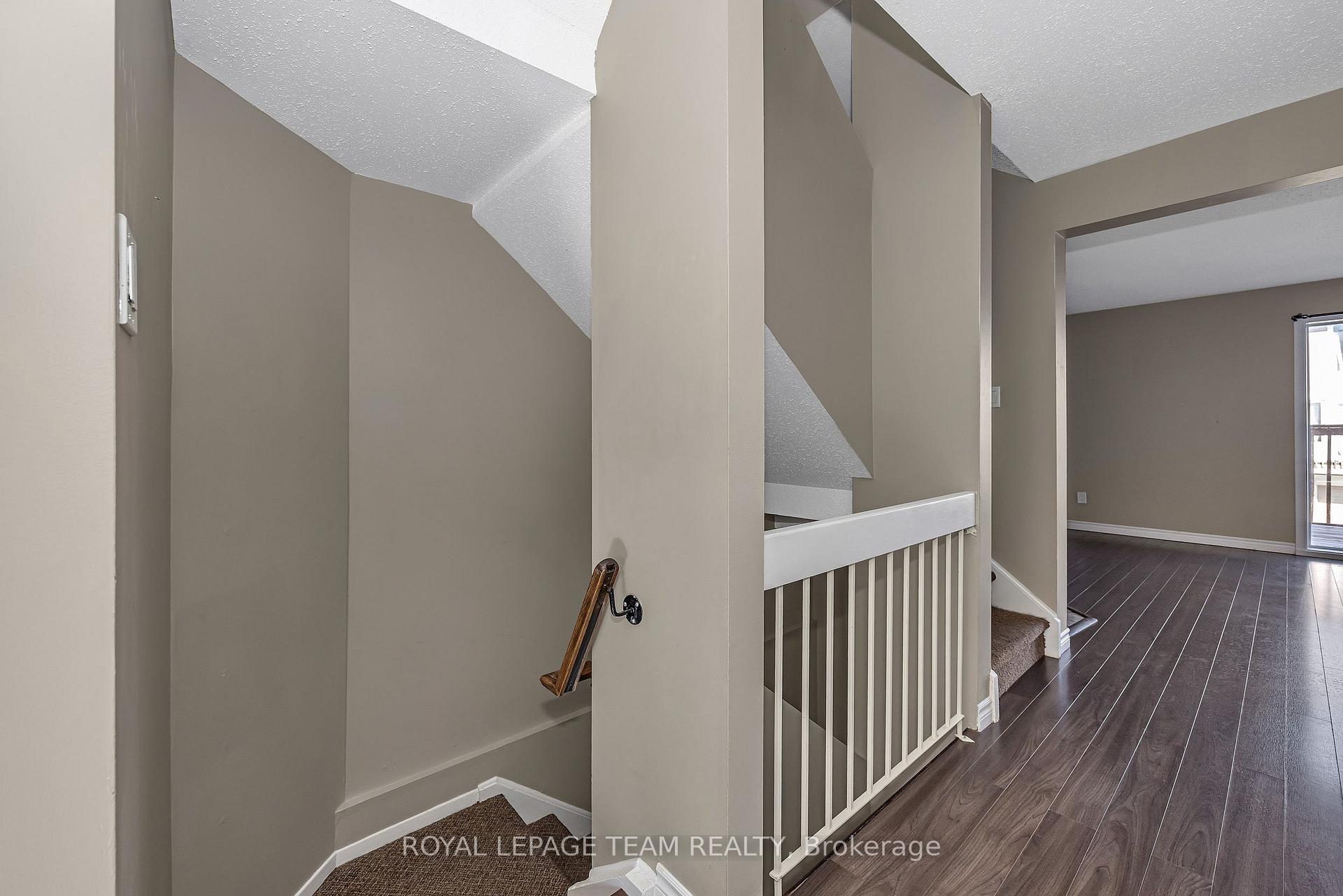 Photo 9 of Unit D, 284 Dalehurst Drive, Ottawa, Tanglewood — HOMEH