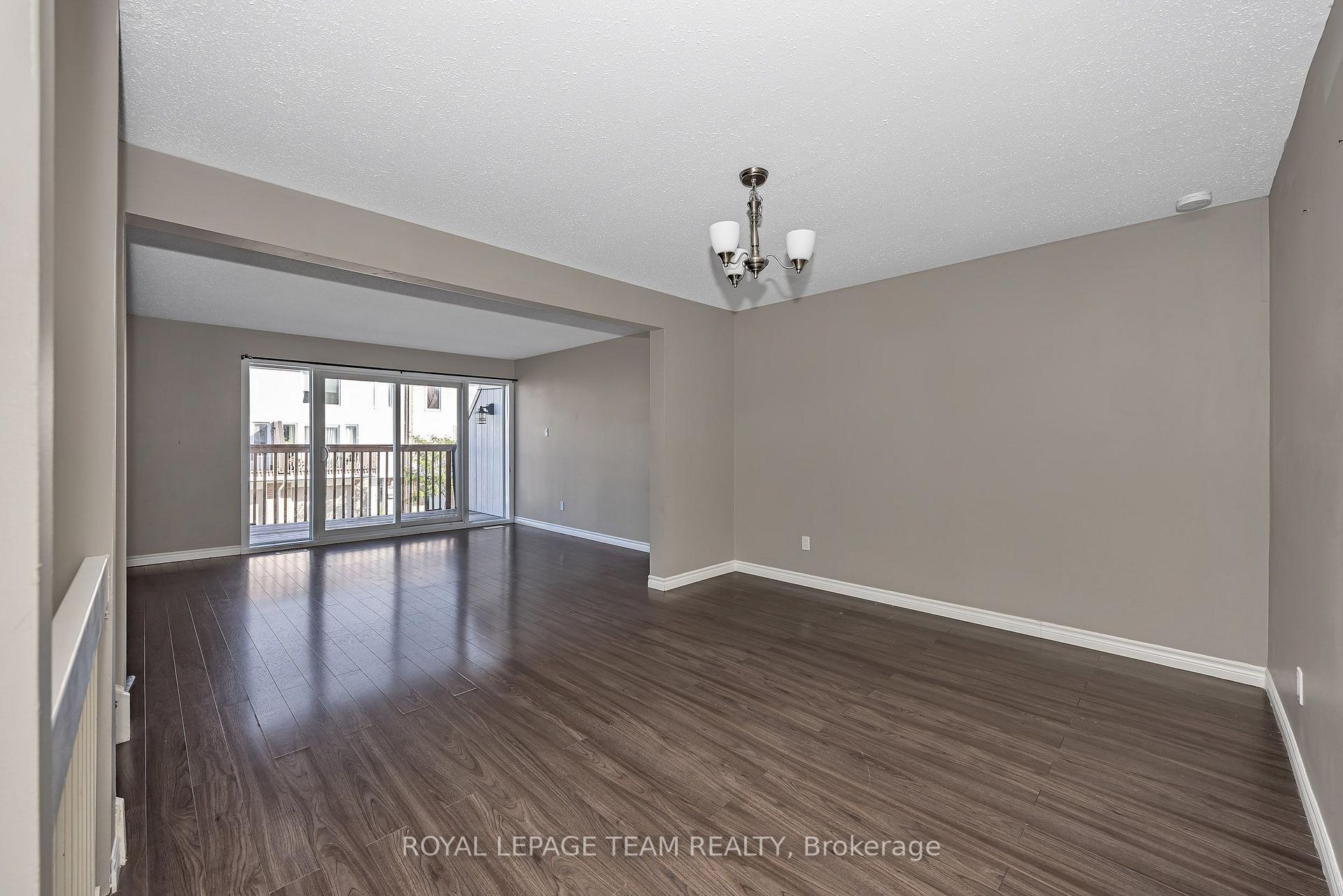 Photo 10 of Unit D, 284 Dalehurst Drive, Ottawa, Tanglewood — HOMEH