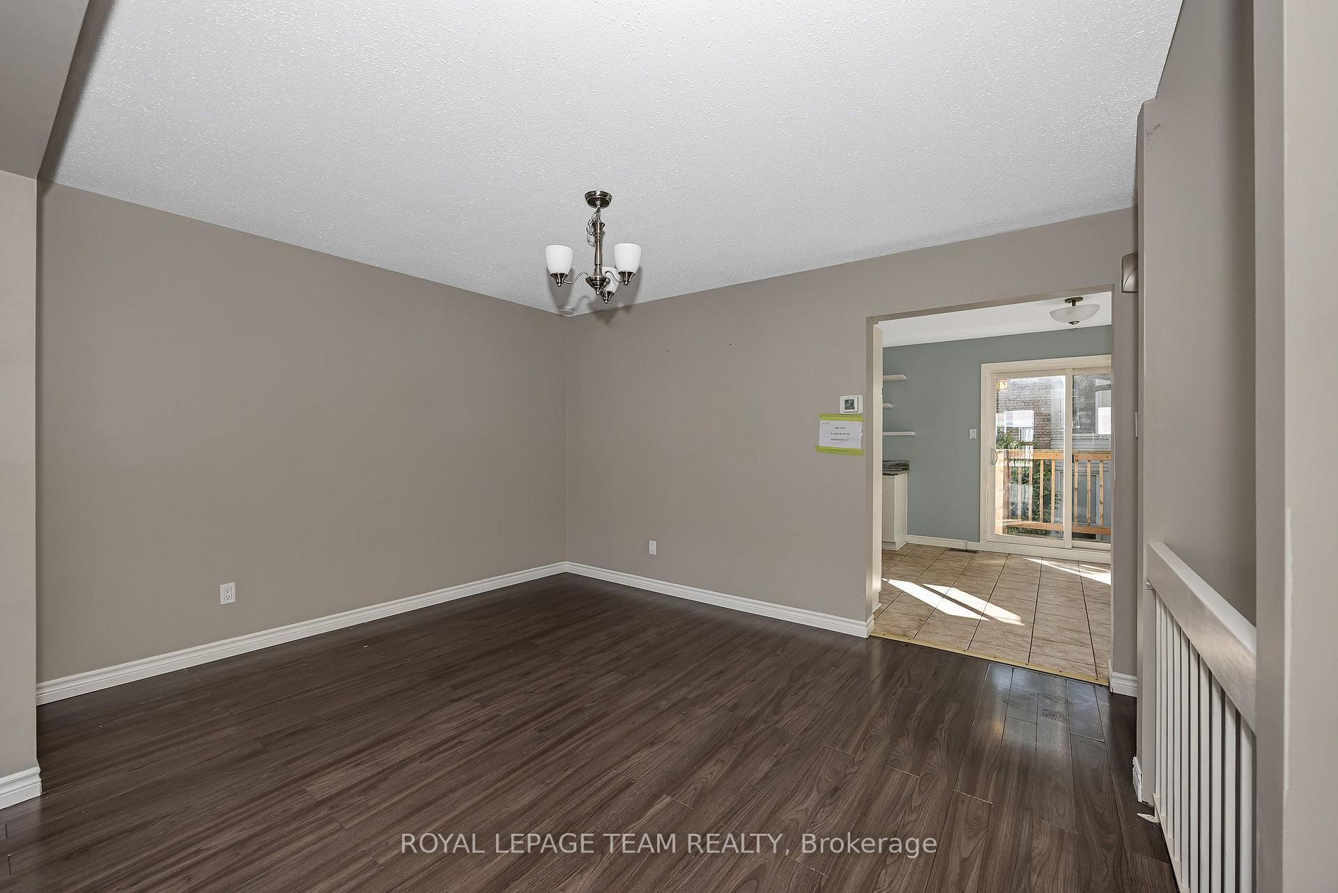 Photo 11 of Unit D, 284 Dalehurst Drive, Ottawa, Tanglewood — HOMEH