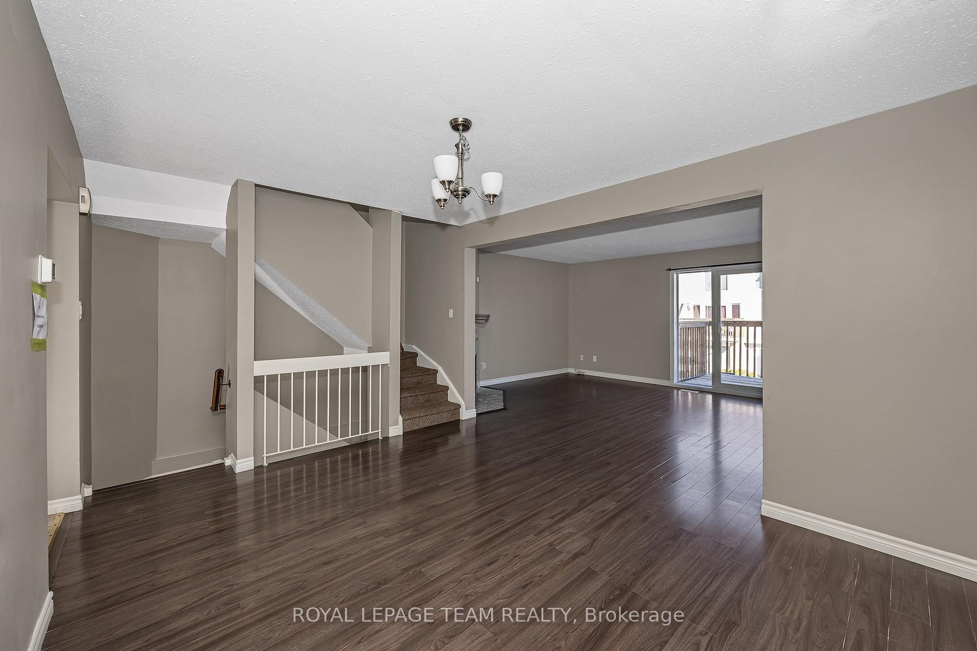 Photo 12 of Unit D, 284 Dalehurst Drive, Ottawa, Tanglewood — HOMEH