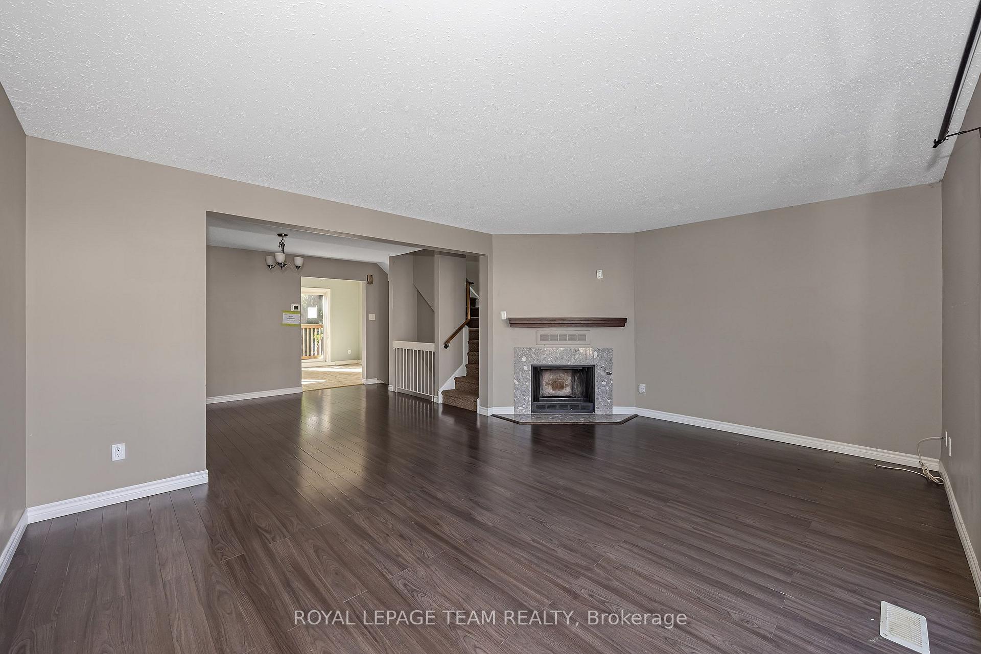 Photo 14 of Unit D, 284 Dalehurst Drive, Ottawa, Tanglewood — HOMEH