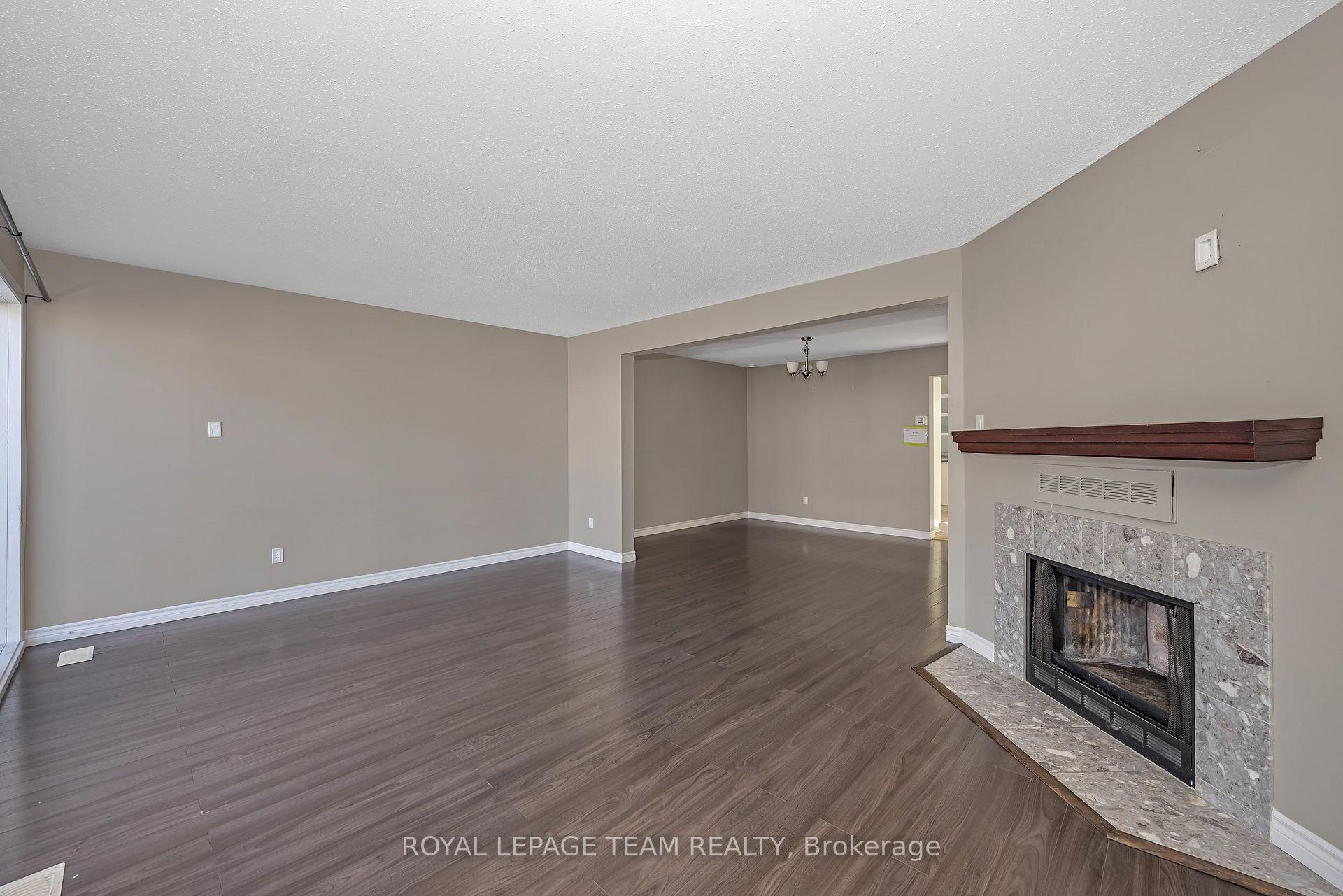 Photo 15 of Unit D, 284 Dalehurst Drive, Ottawa, Tanglewood — HOMEH