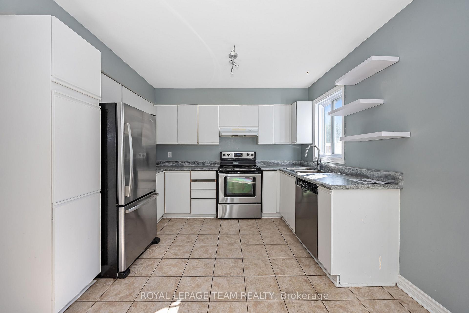 Photo 18 of Unit D, 284 Dalehurst Drive, Ottawa, Tanglewood — HOMEH