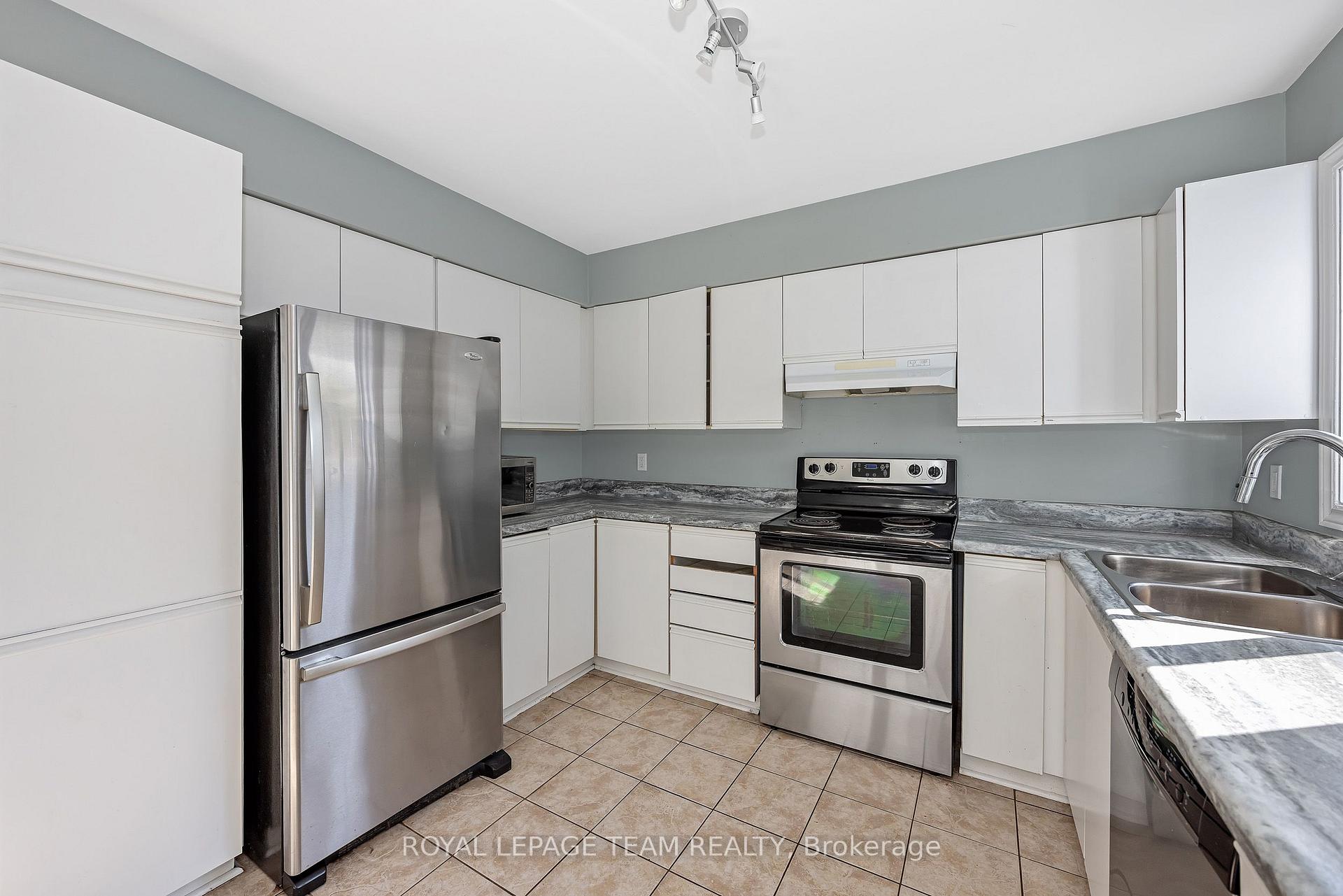 Photo 19 of Unit D, 284 Dalehurst Drive, Ottawa, Tanglewood — HOMEH