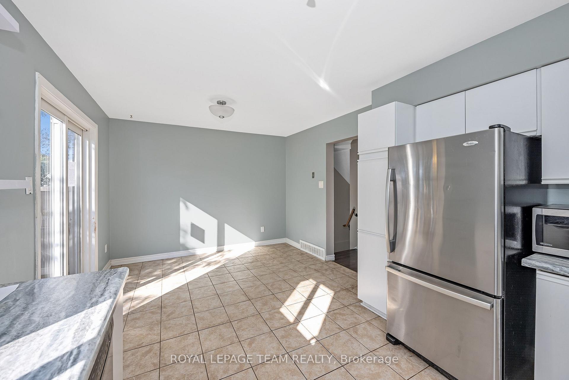 Photo 20 of Unit D, 284 Dalehurst Drive, Ottawa, Tanglewood — HOMEH