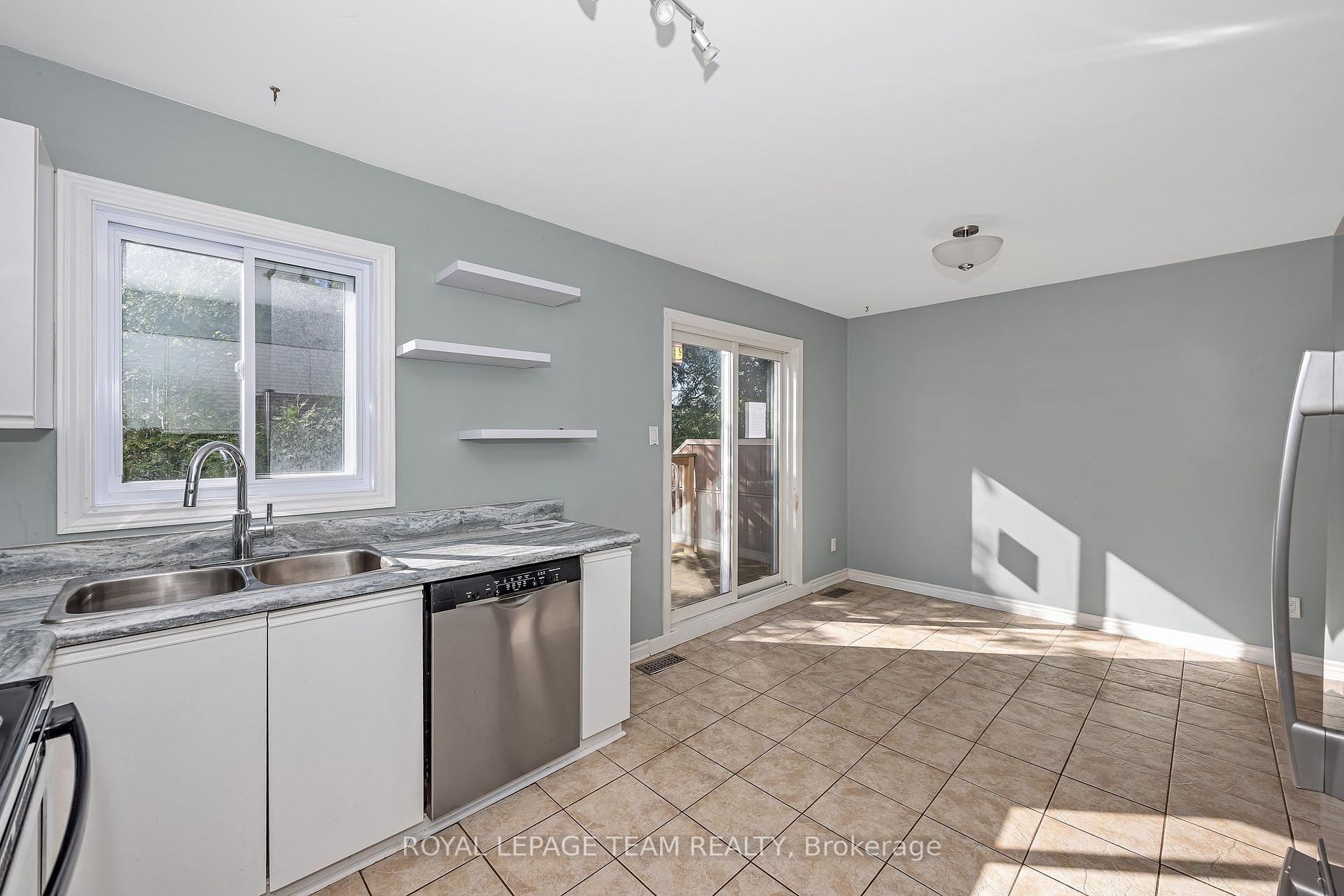 Photo 21 of Unit D, 284 Dalehurst Drive, Ottawa, Tanglewood — HOMEH