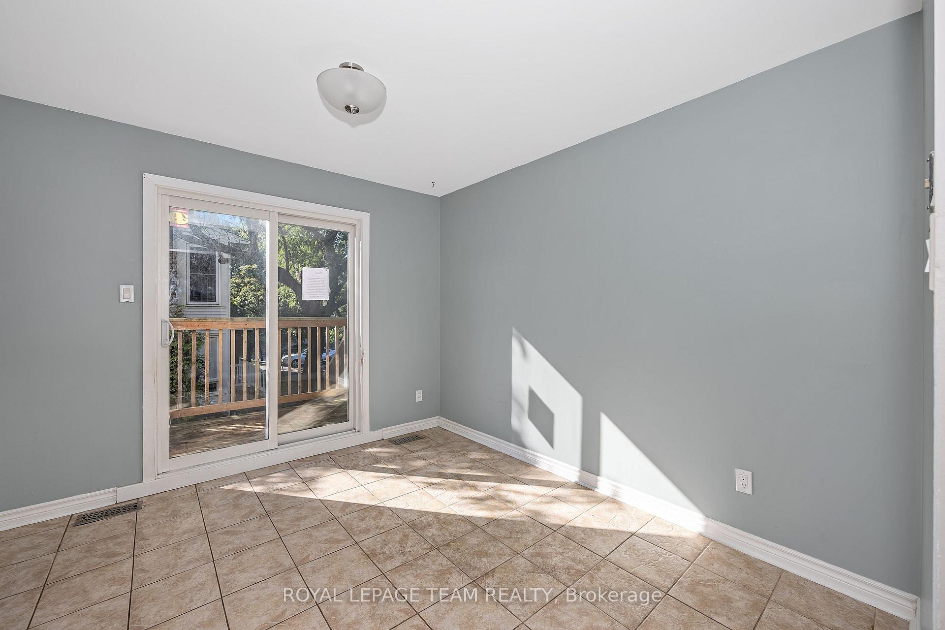 Photo 22 of Unit D, 284 Dalehurst Drive, Ottawa, Tanglewood — HOMEH