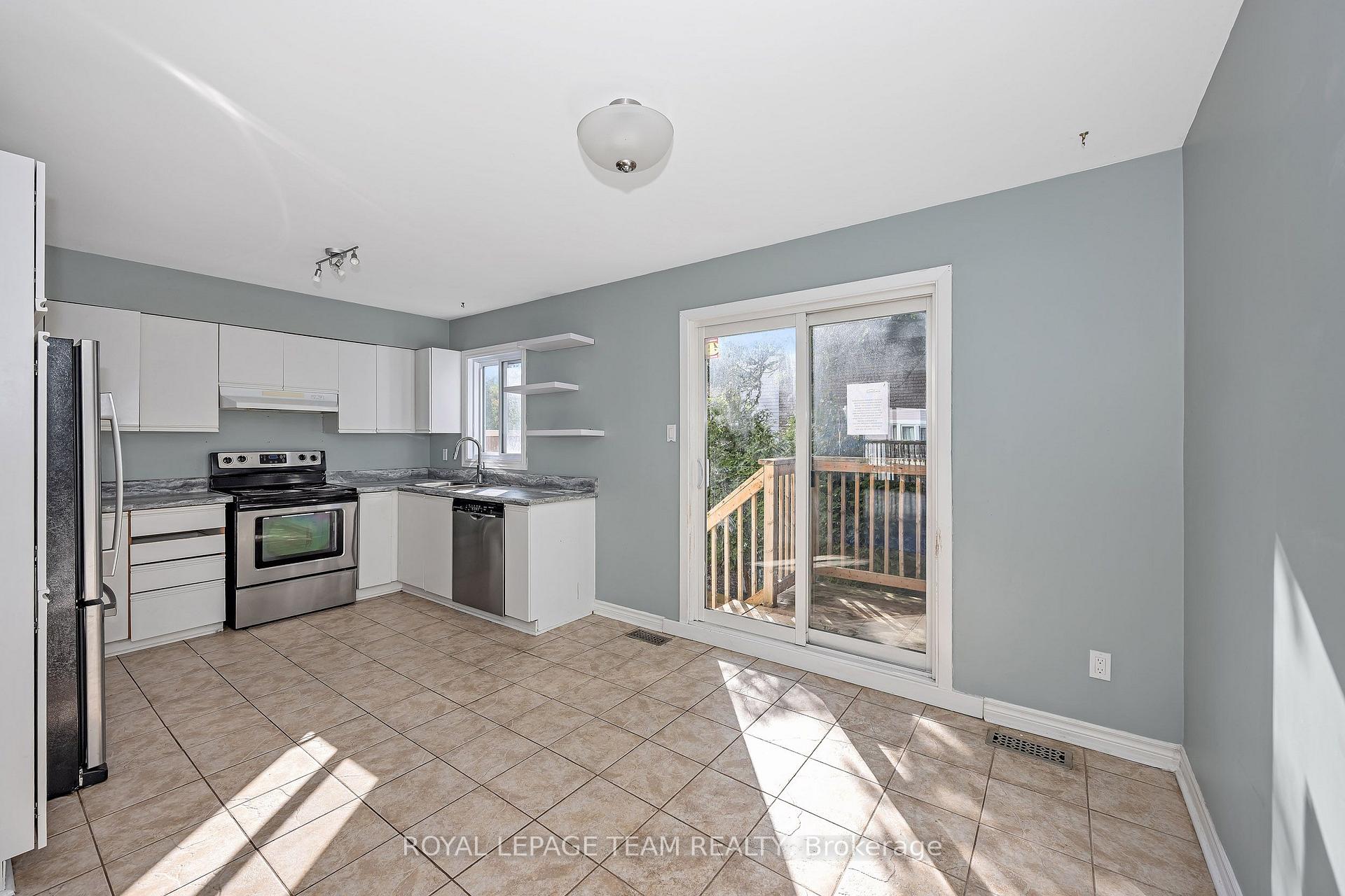 Photo 23 of Unit D, 284 Dalehurst Drive, Ottawa, Tanglewood — HOMEH