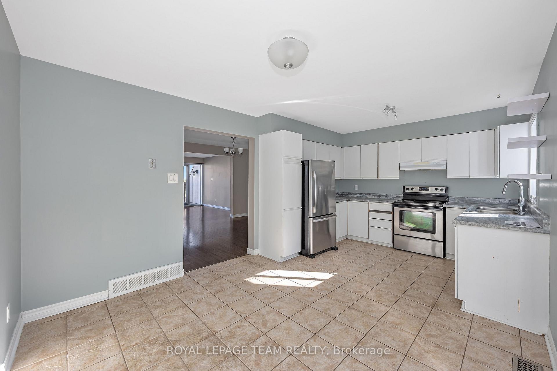 Photo 24 of Unit D, 284 Dalehurst Drive, Ottawa, Tanglewood — HOMEH