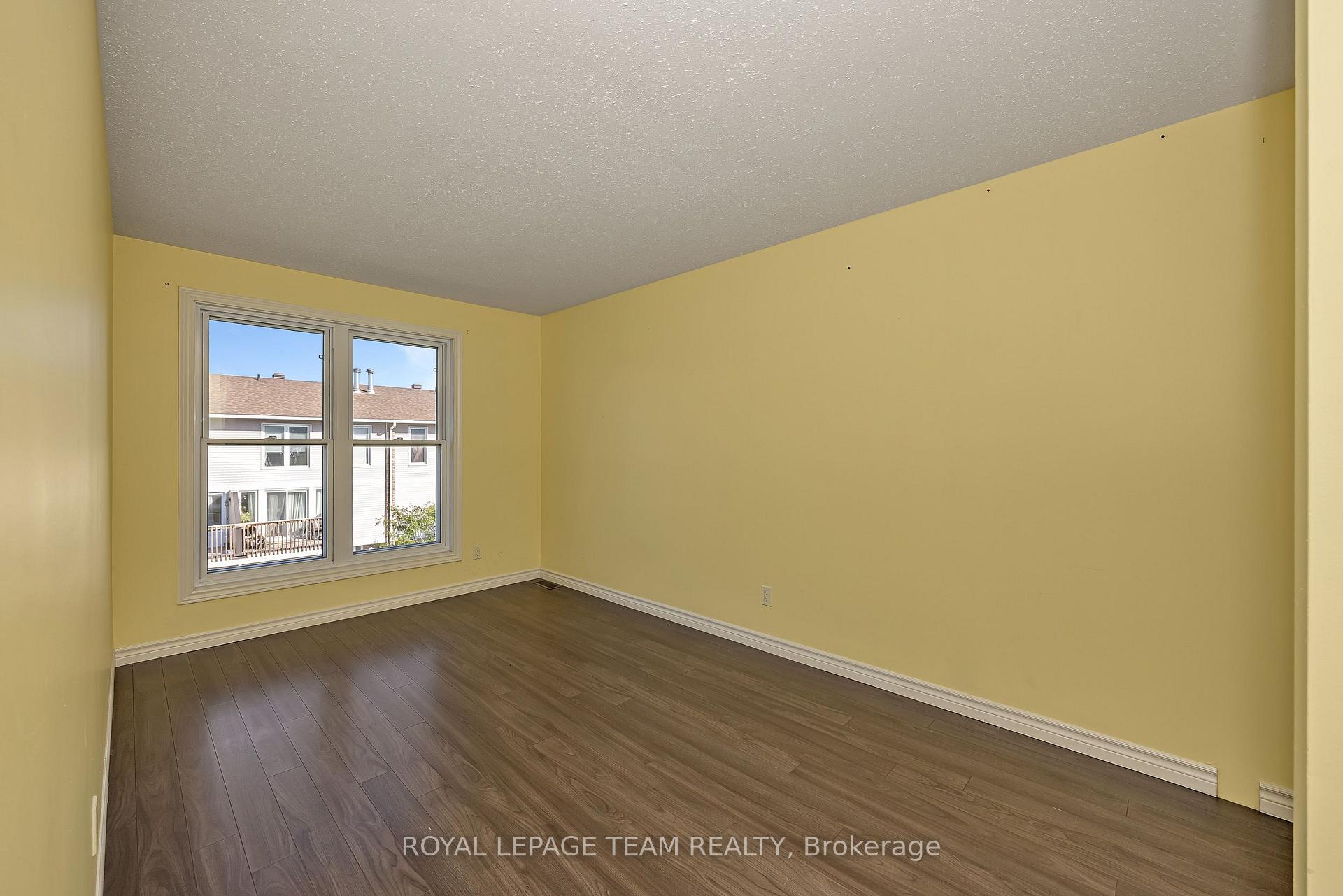 Photo 30 of Unit D, 284 Dalehurst Drive, Ottawa, Tanglewood — HOMEH