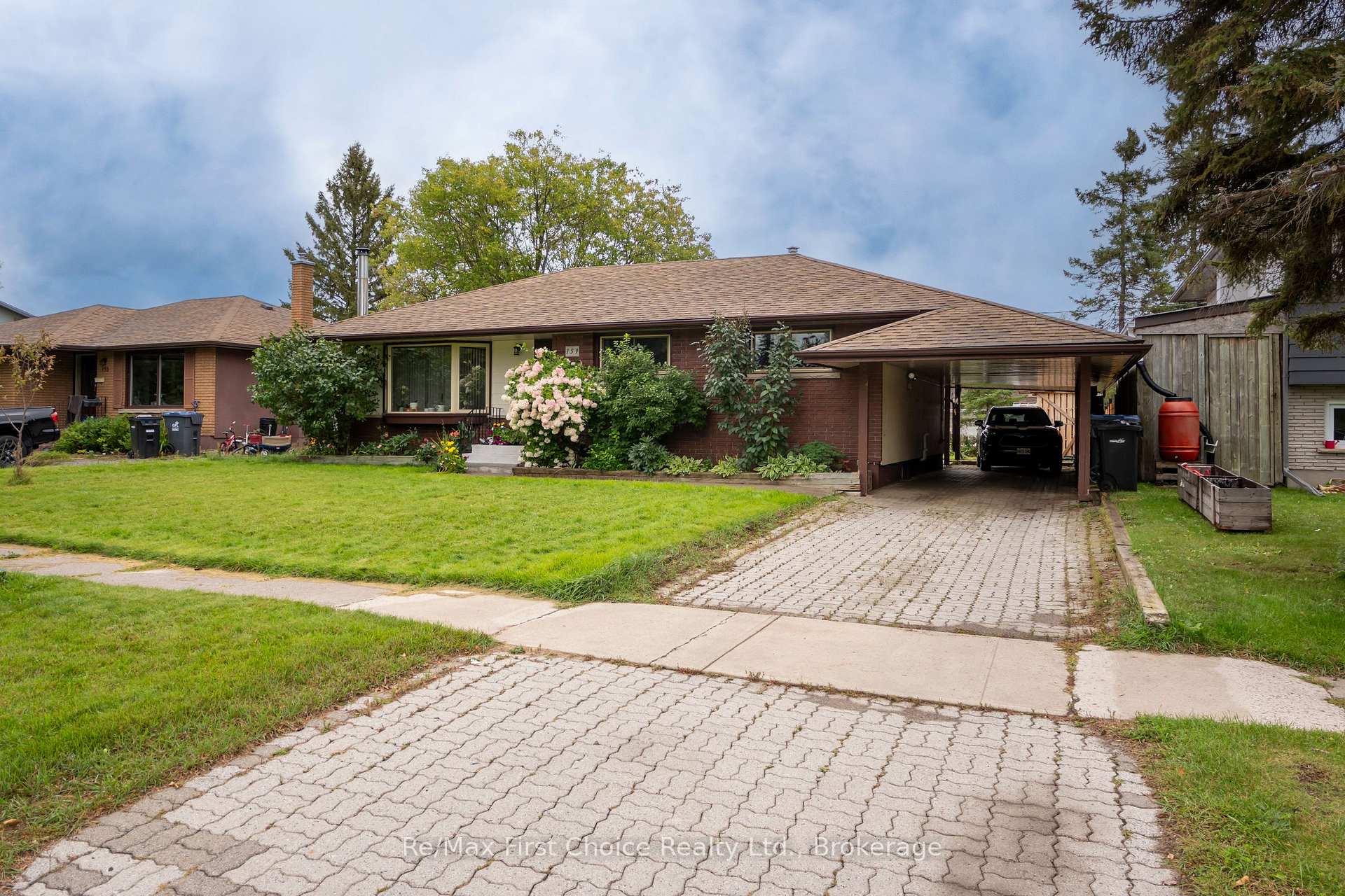 Photo 3 of 159 Hogarth Street, Thunder Bay, Grandview — HOMEH