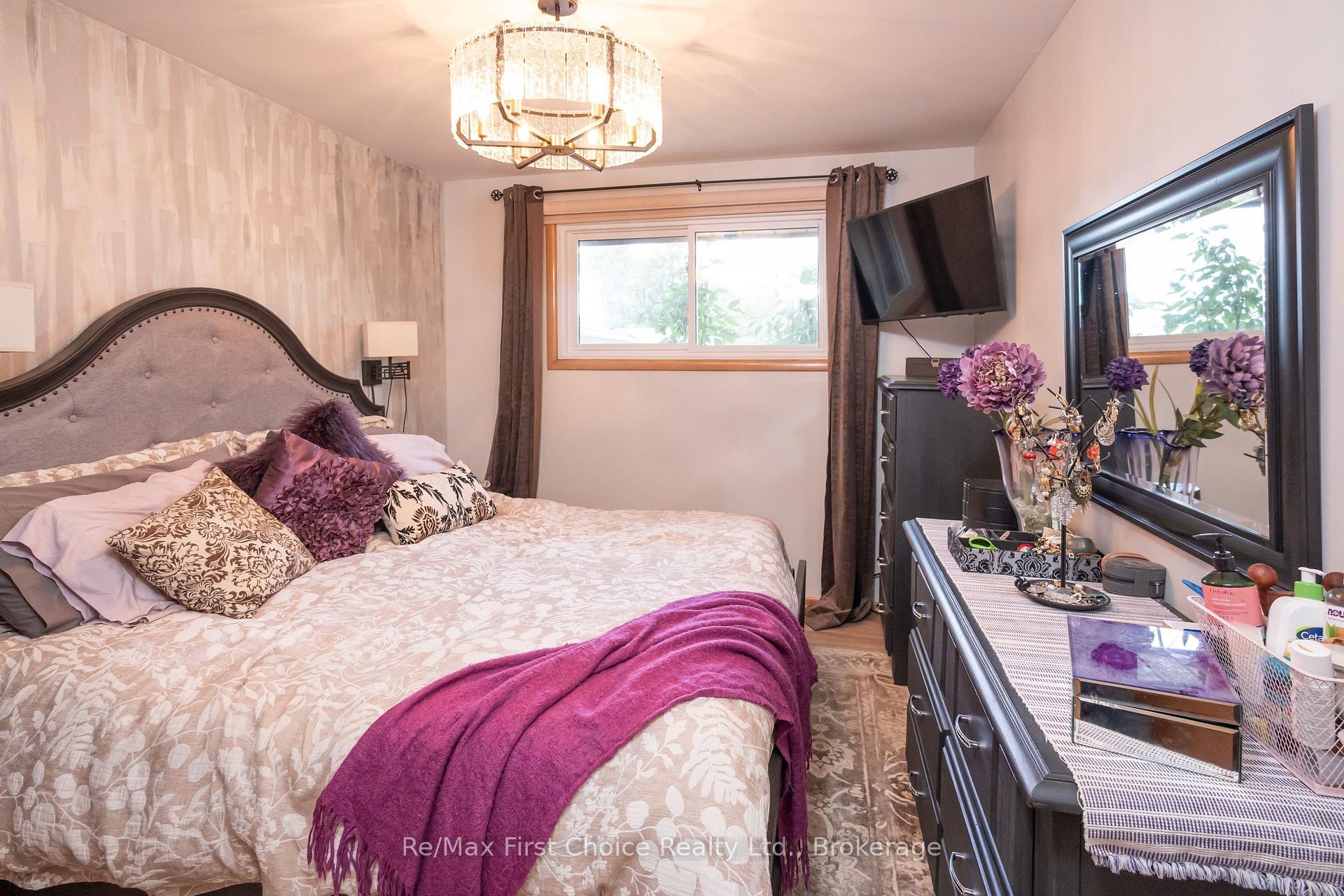 Photo 51 of 159 Hogarth Street, Thunder Bay, Grandview — HOMEH