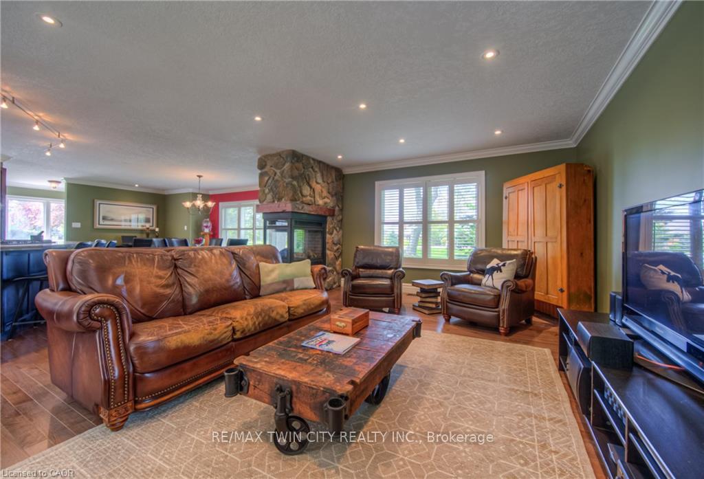 Photo 10 of 145 Riverbank Drive, Cambridge, Preston Heights — HOMEH
