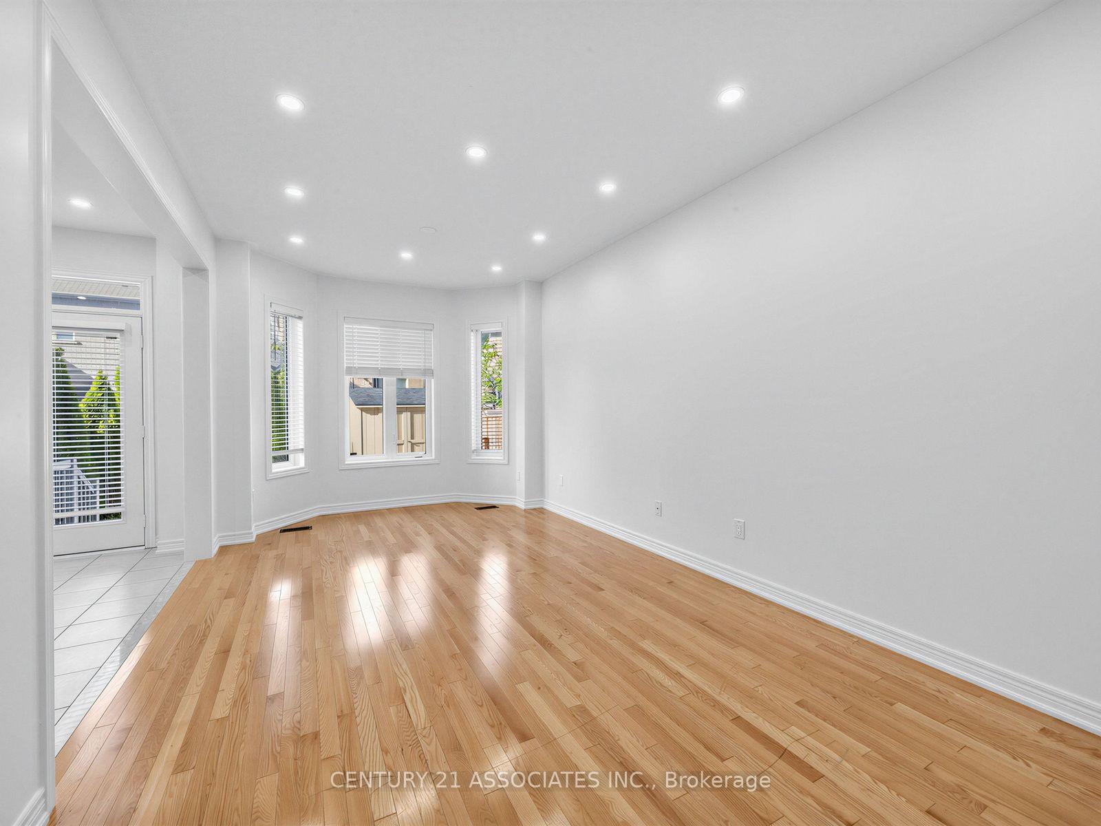 Photo 5 of 28 Yellow Sorrel Road, Brampton, Sandringham-Wellington North — HOMEH