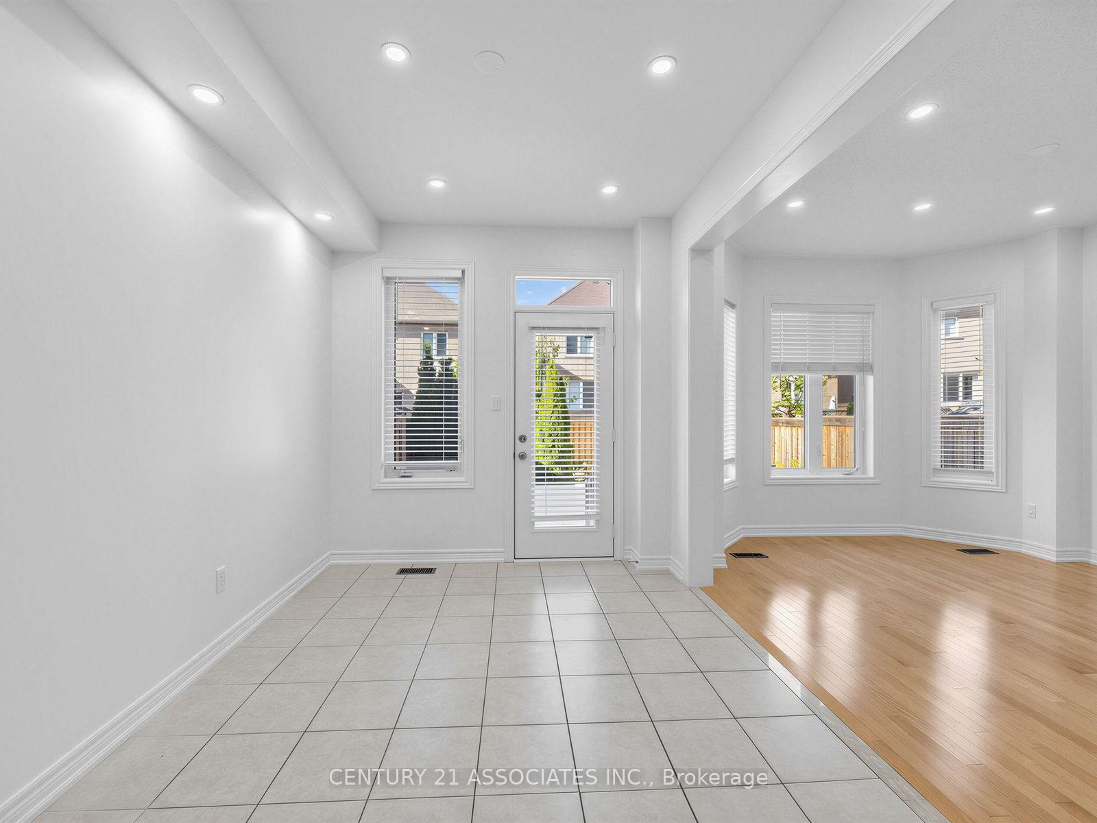 Photo 9 of 28 Yellow Sorrel Road, Brampton, Sandringham-Wellington North — HOMEH