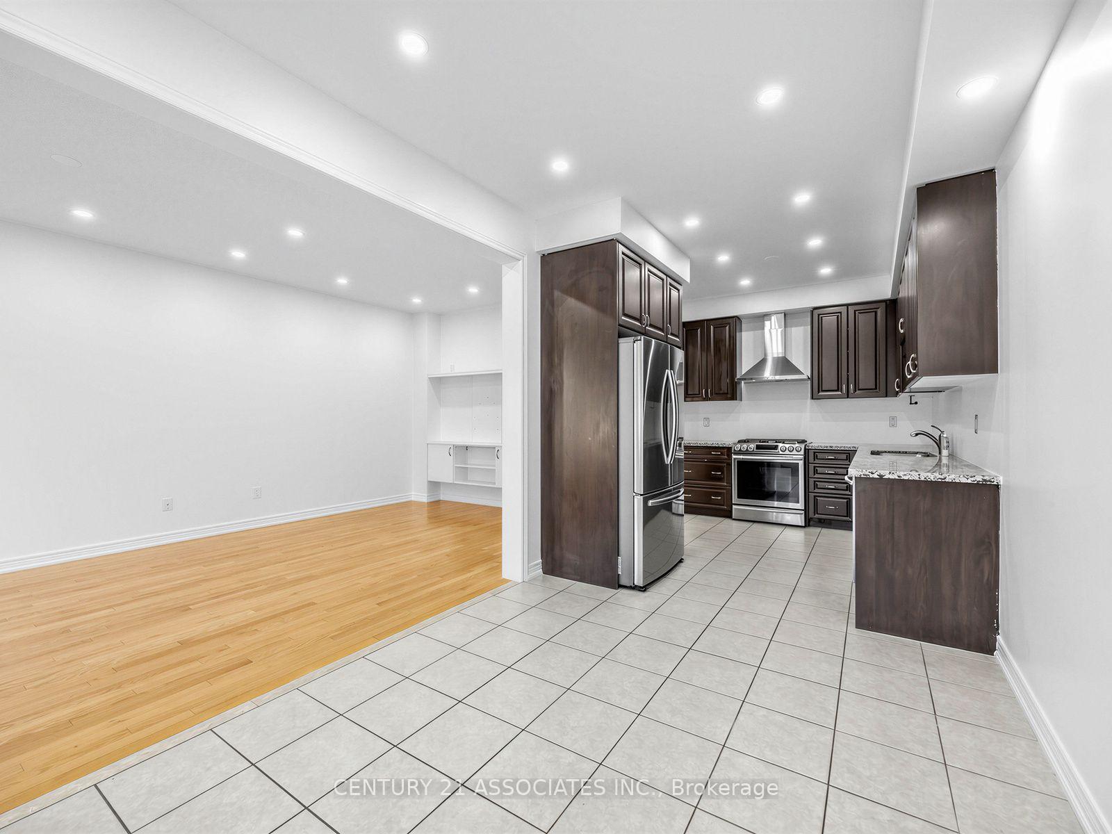 Photo 10 of 28 Yellow Sorrel Road, Brampton, Sandringham-Wellington North — HOMEH