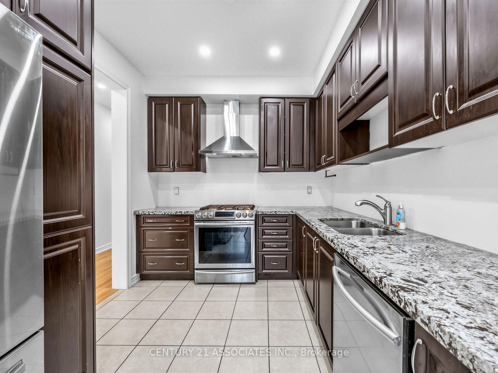 Photo 11 of 28 Yellow Sorrel Road, Brampton, Sandringham-Wellington North — HOMEH