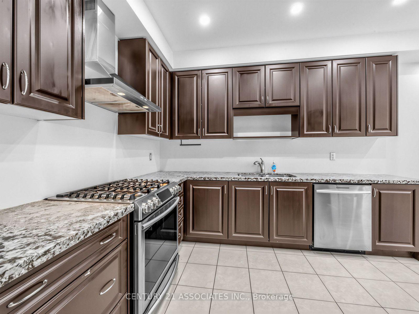 Photo 12 of 28 Yellow Sorrel Road, Brampton, Sandringham-Wellington North — HOMEH