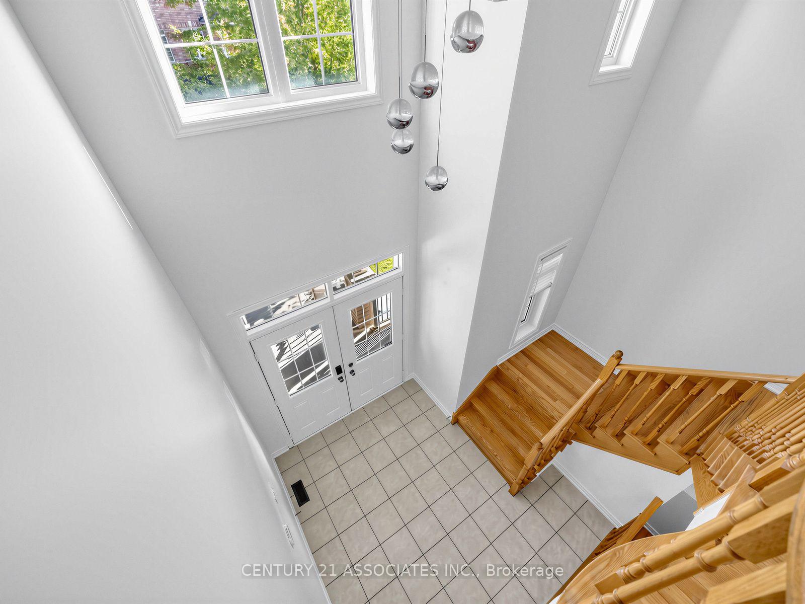 Photo 13 of 28 Yellow Sorrel Road, Brampton, Sandringham-Wellington North — HOMEH