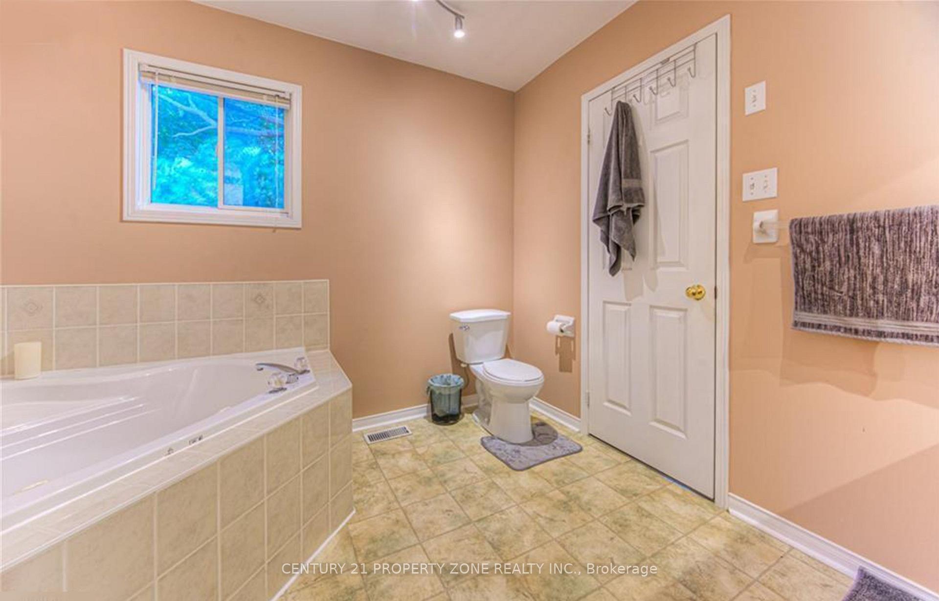 Photo 16 of 124 Wheatland Drive, Cambridge, Christopher-Champlain — HOMEH
