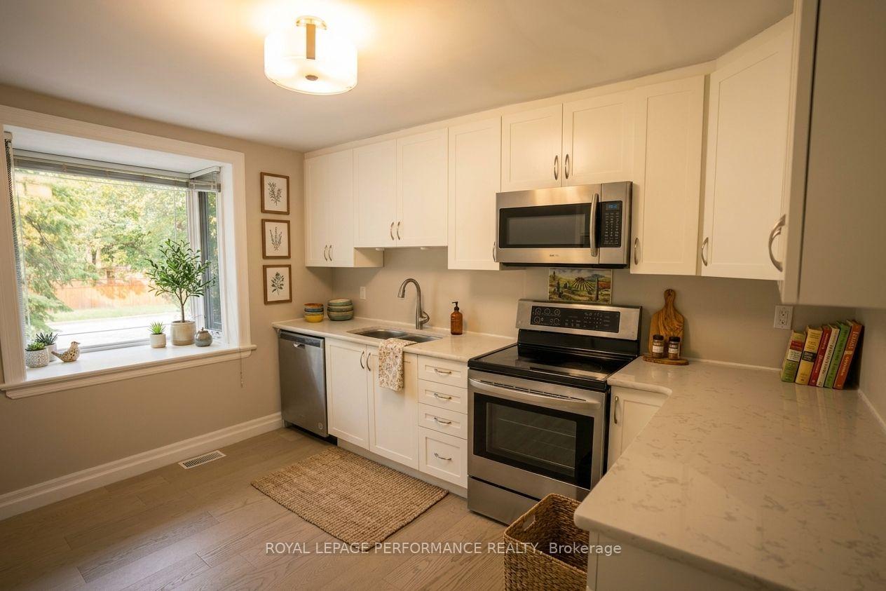 Photo 6 of 2077 Palmer Avenue, Ottawa, Alta Vista/Faircrest Heights — HOMEH
