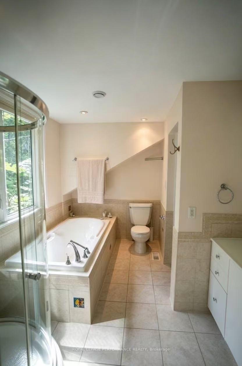Photo 10 of 2077 Palmer Avenue, Ottawa, Alta Vista/Faircrest Heights — HOMEH